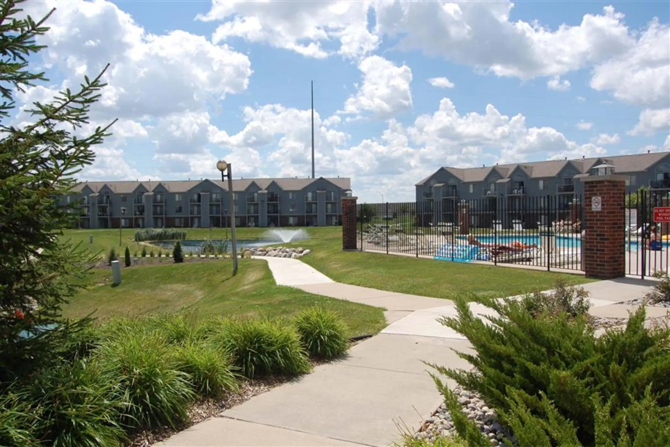 Dupont Lakes Apartments Fort Wayne, IN 46825