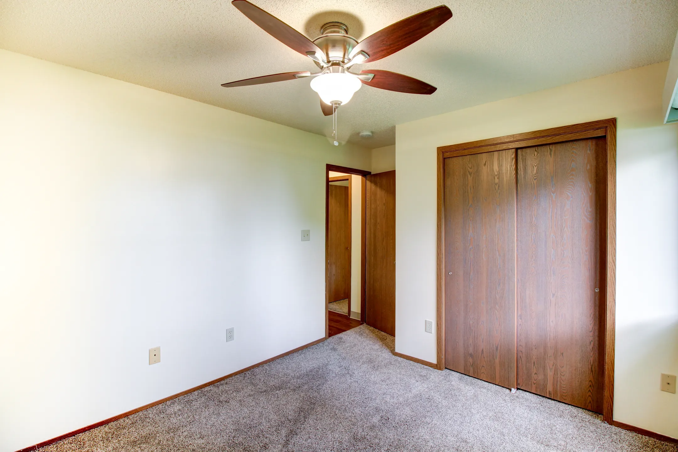 Bedroom - Sun Prairie Apartments - West Des Moines, IA