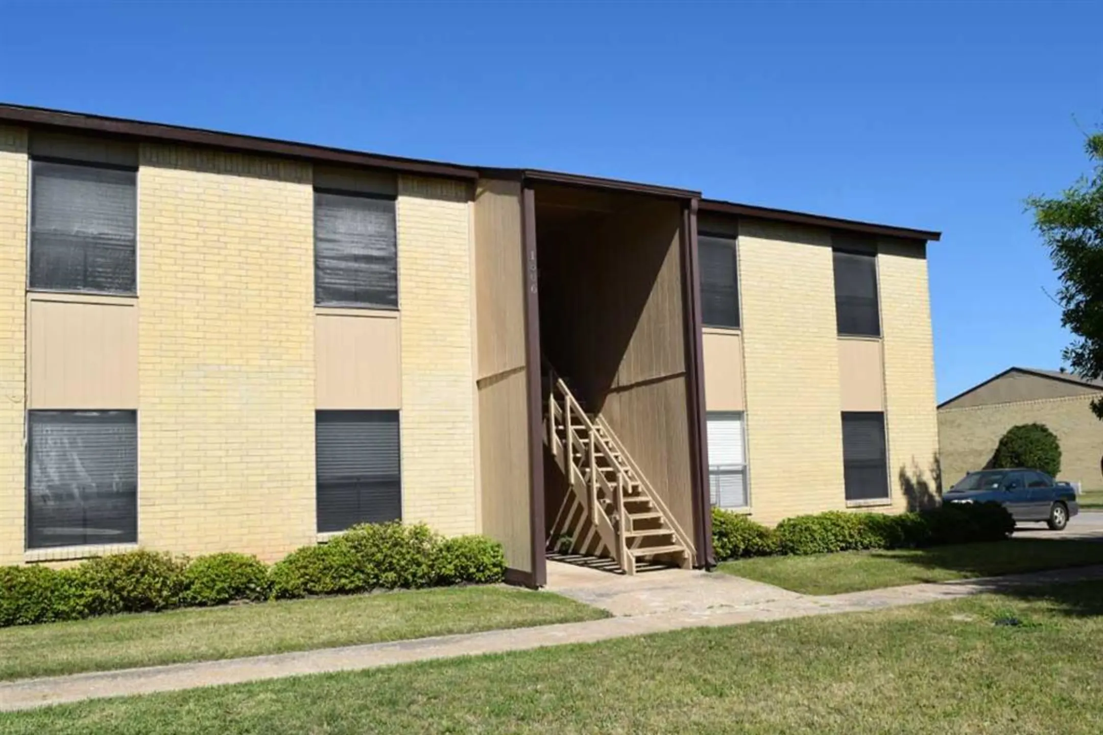 Building - Hunters Point Apartments - College Station, TX