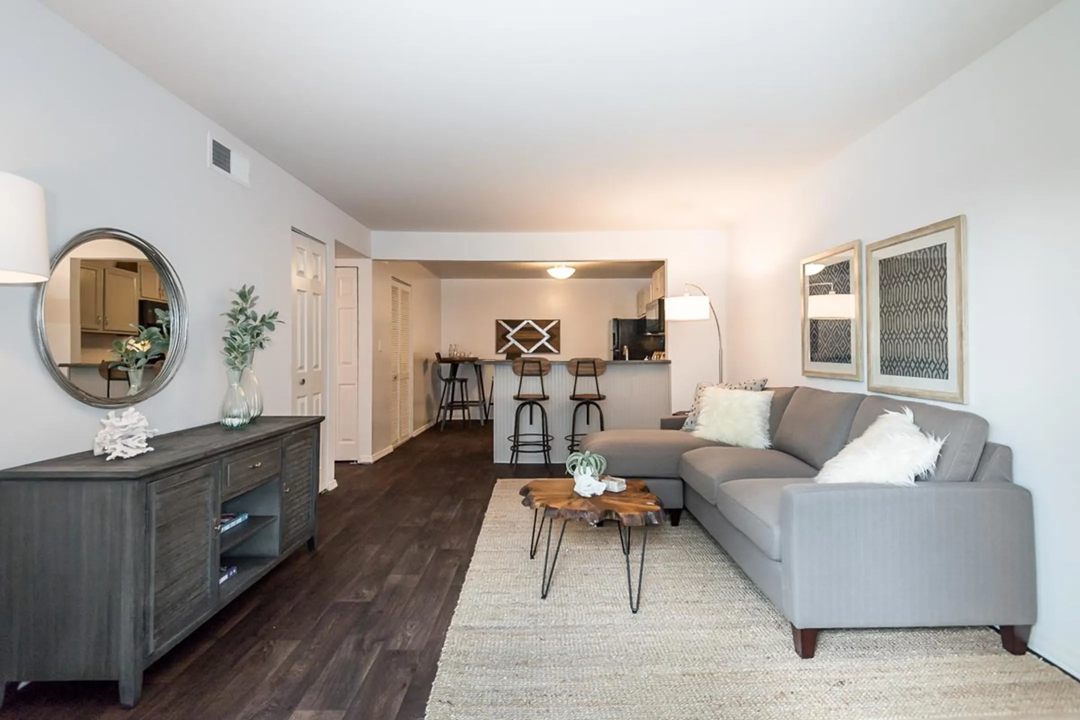 Living Room - Maryland Park - Maryland Heights, MO