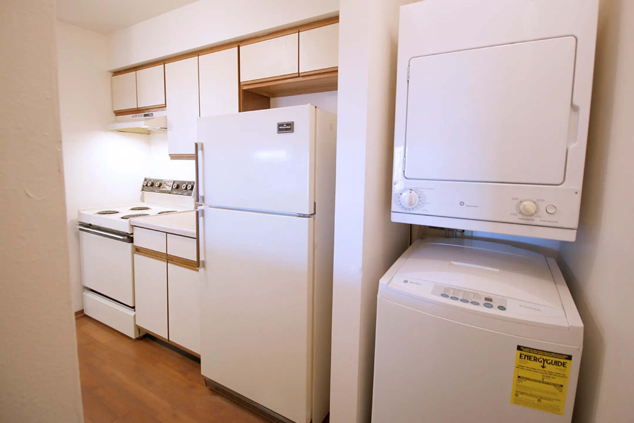 Kitchen - Yahara Landing Apartments - Madison, WI
