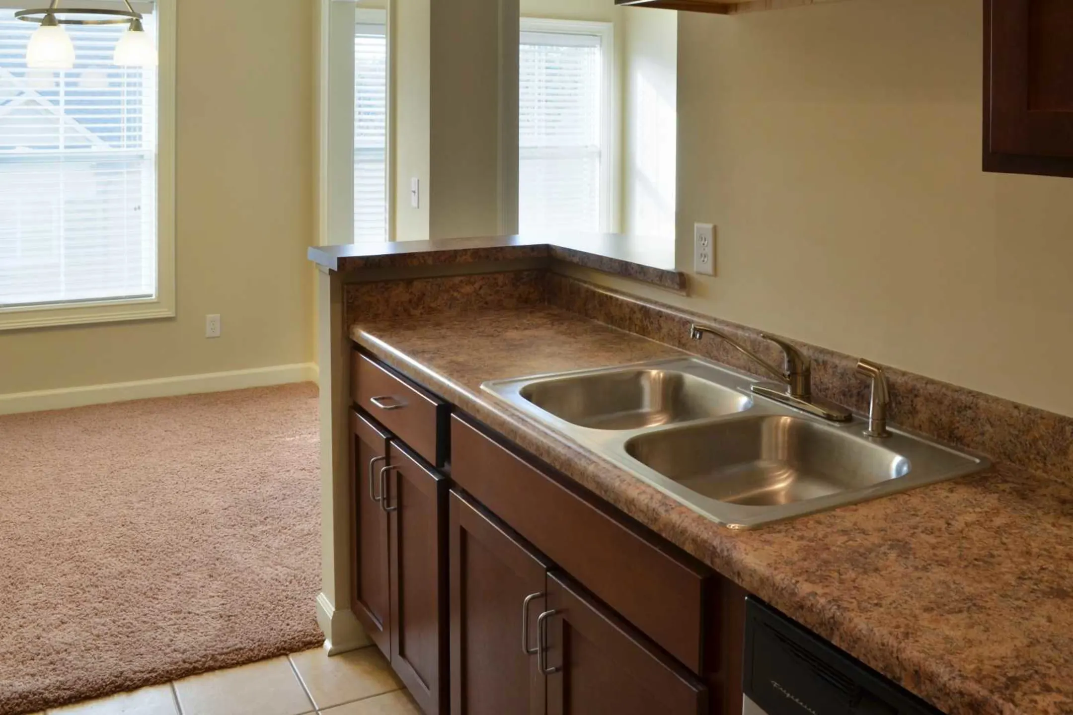 Kitchen - Ballantyne Commons of Augusta - Augusta, GA