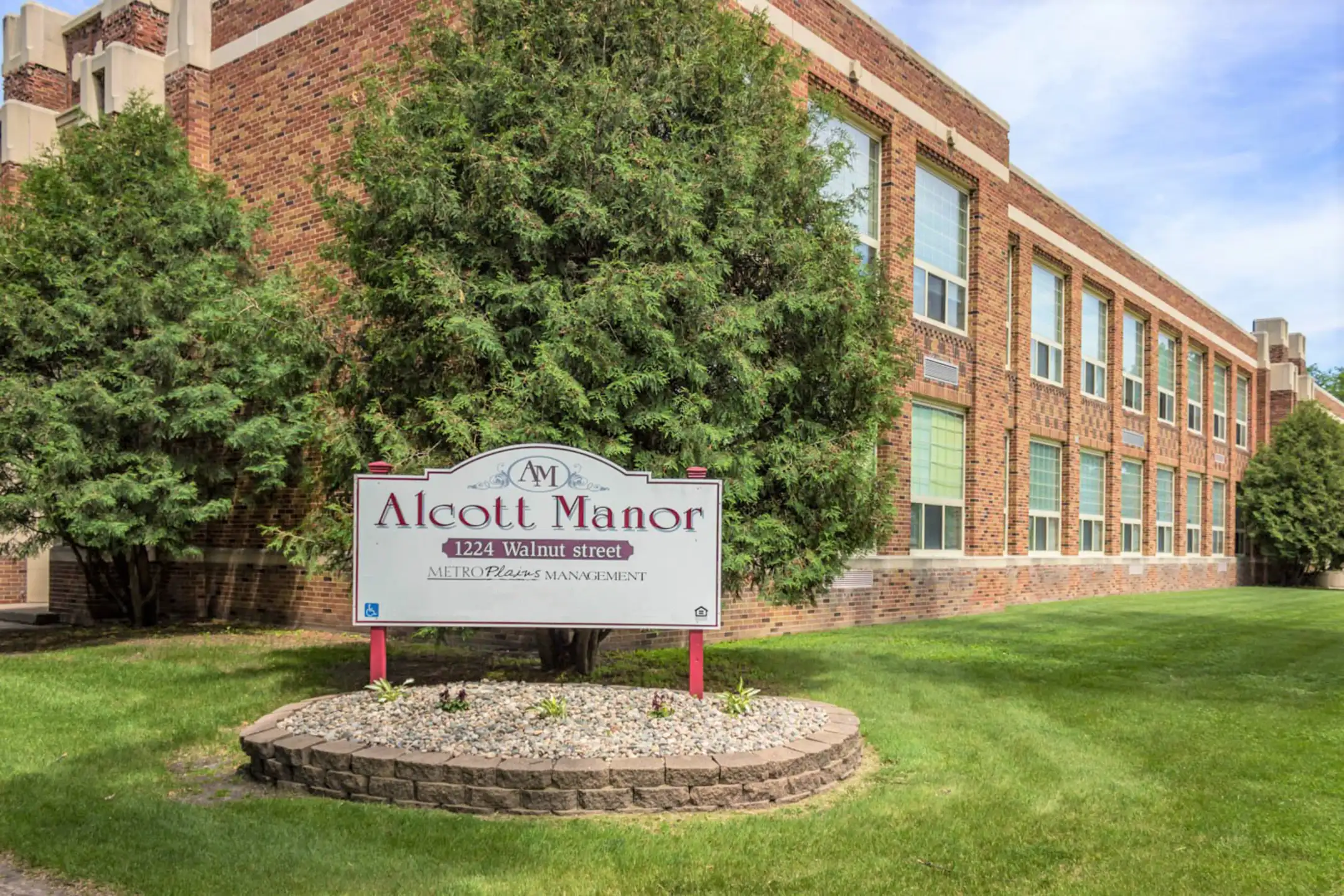 Alcott Manor Apartments Grand Forks, ND 58203
