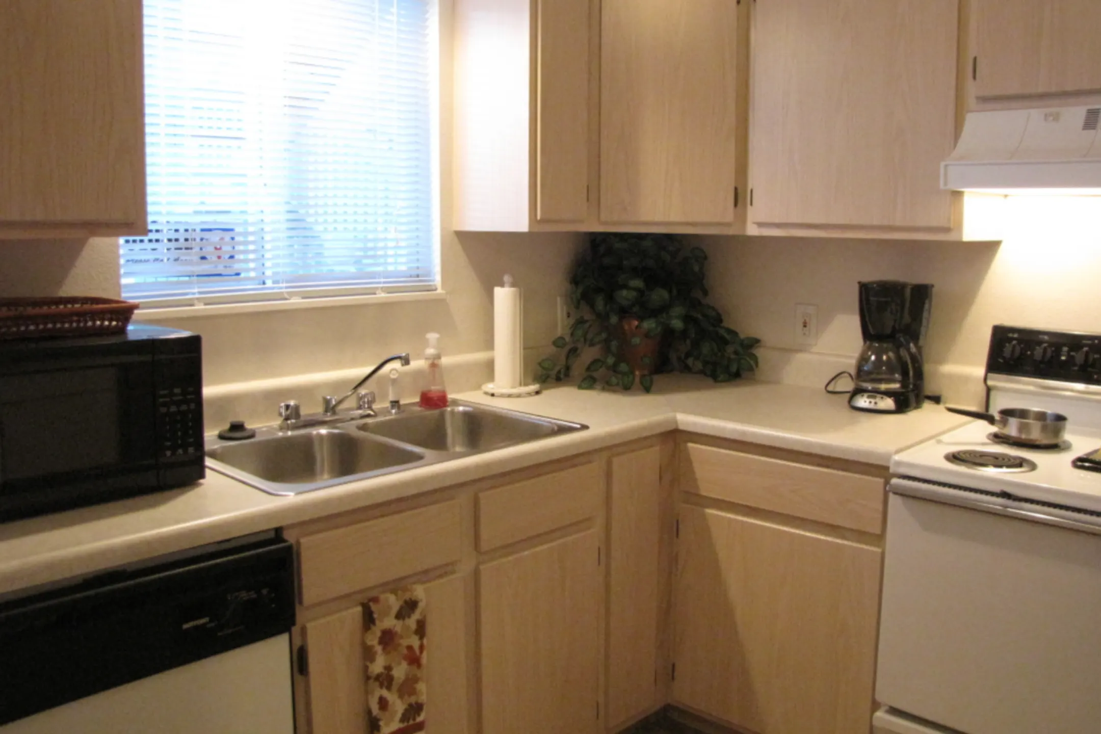 Kitchen - Country View Apartments - Toledo, OH