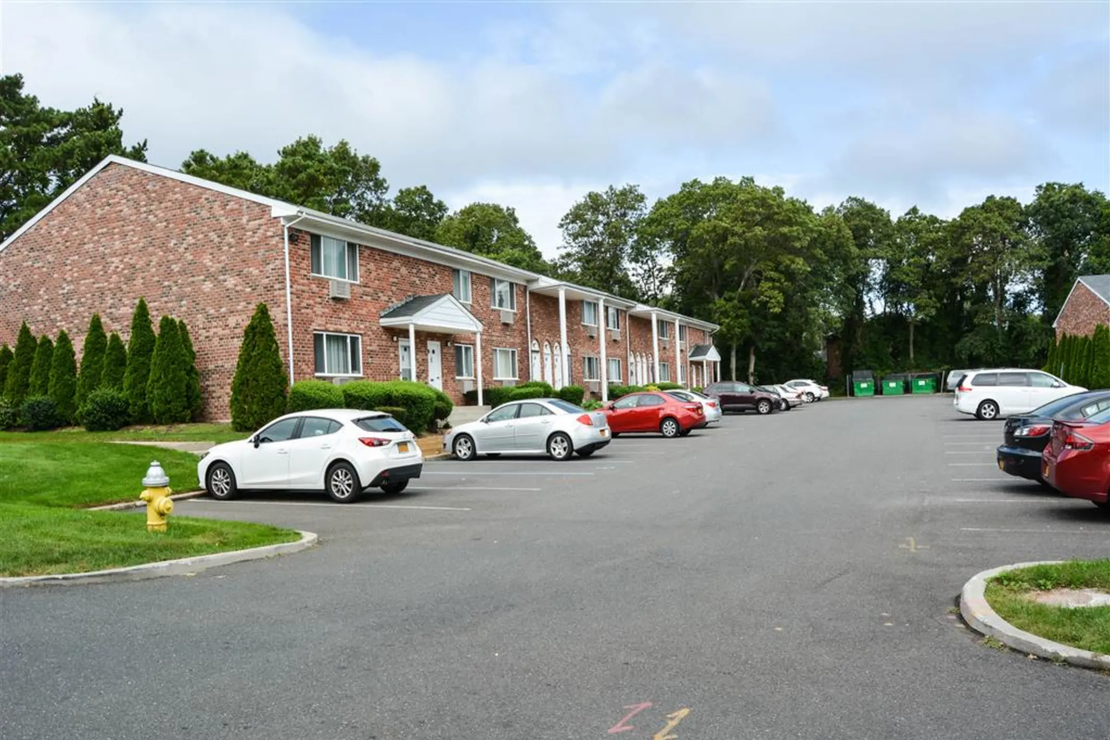 Brookwood at Holbrook Apartments Holbrook, NY 11741