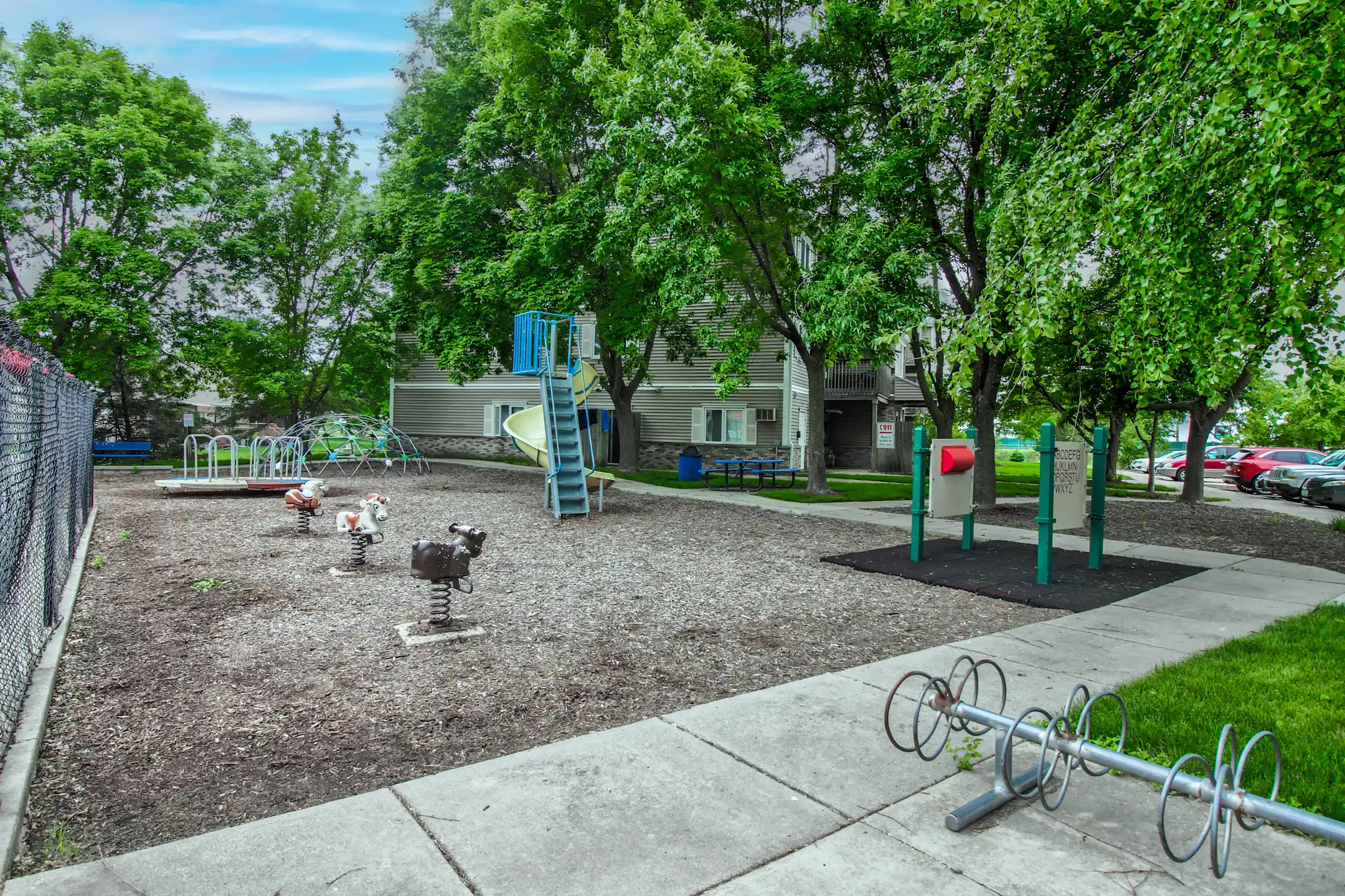 Oakland Pointe Apartments Altoona, IA 50009