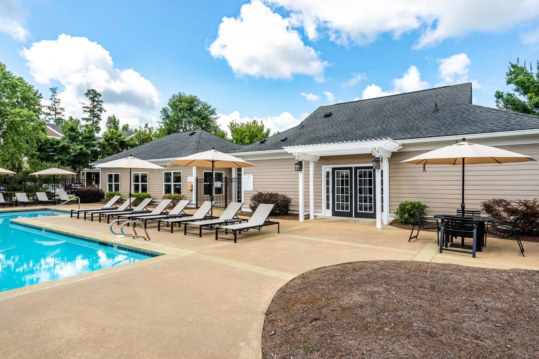 Woodland Trail Apartments 140 North Davis Rd Lagrange, GA