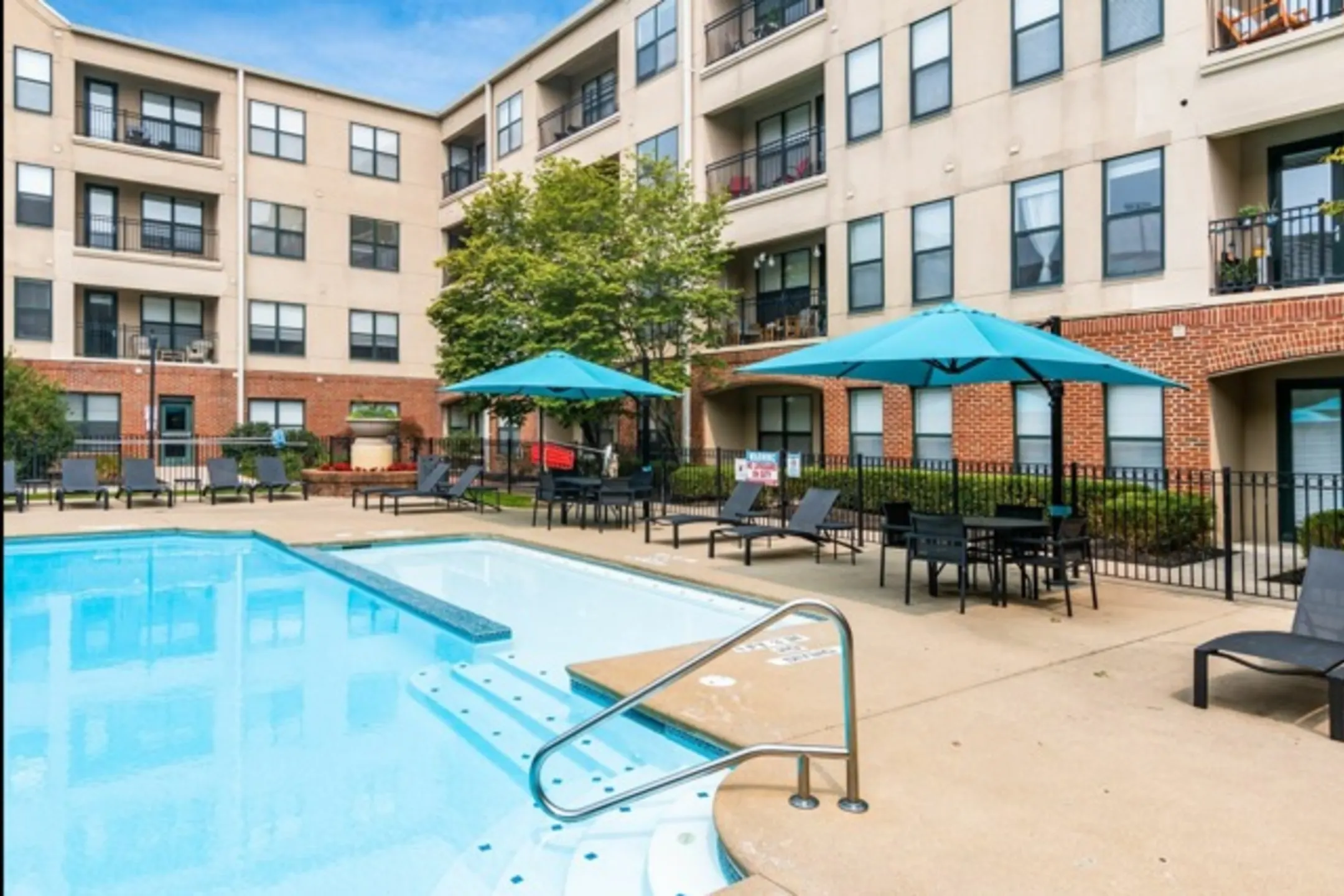 Pool - Brewers Yard Apartments - Columbus, OH