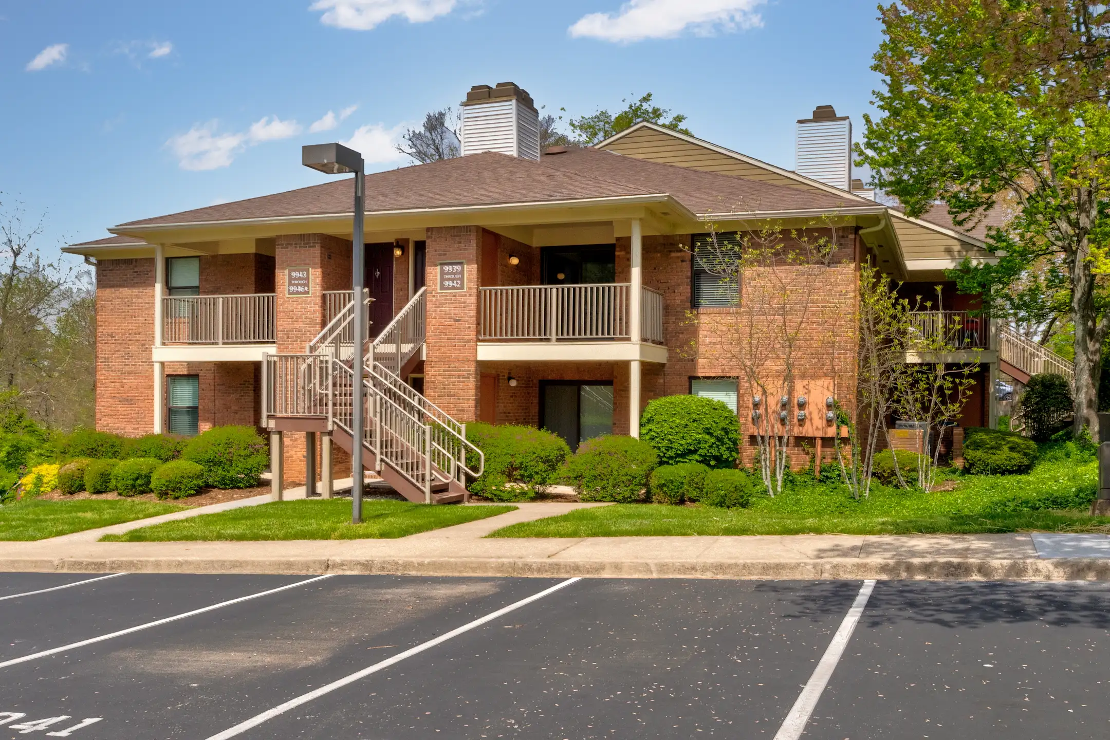 Building - The Willows Of Plainview - Louisville, KY