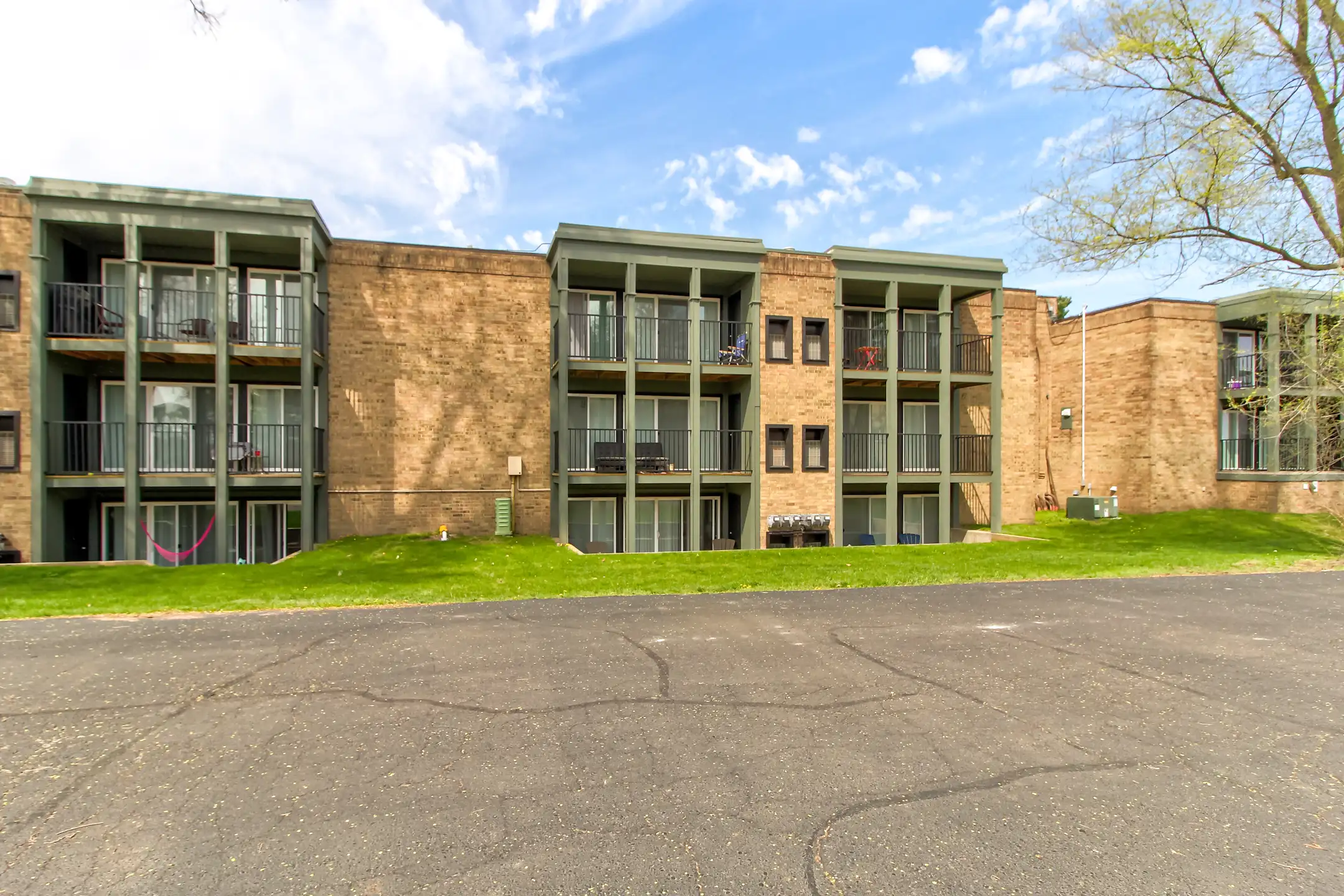 Uptowne Apartments 238 W Saginaw St East Lansing, MI Apartments for