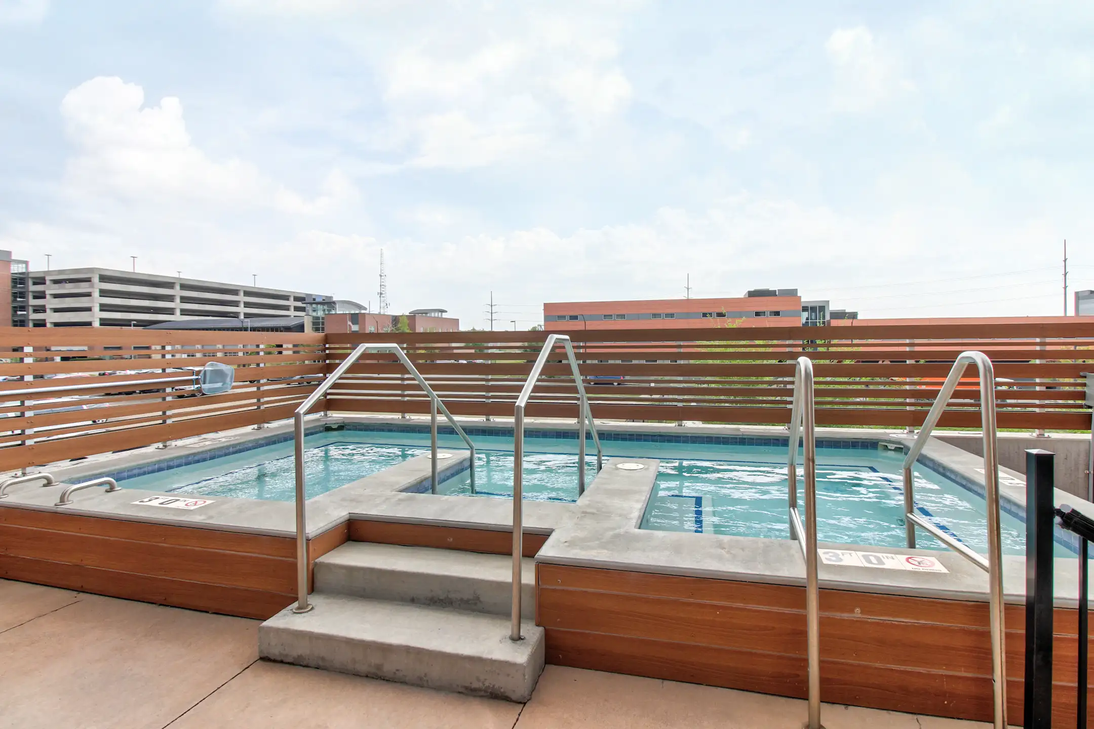 Flux Apartments 1400 E Walnut St Des Moines, IA Apartments for Rent