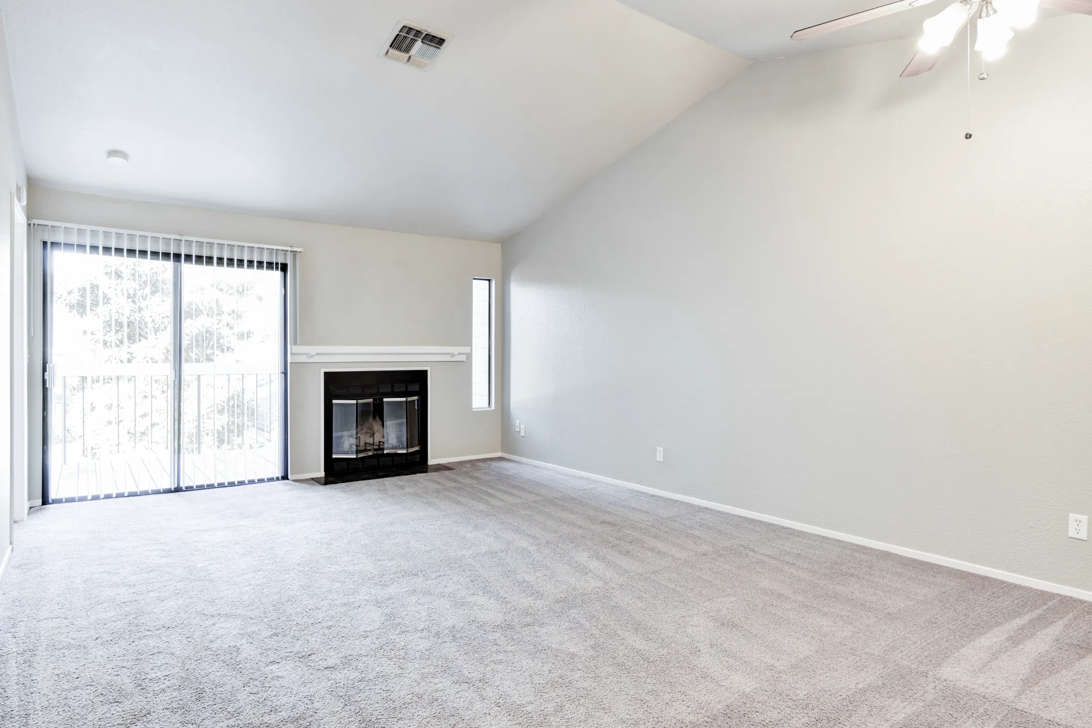 Living Room - Mosaic Apartments - Pittsburg, CA