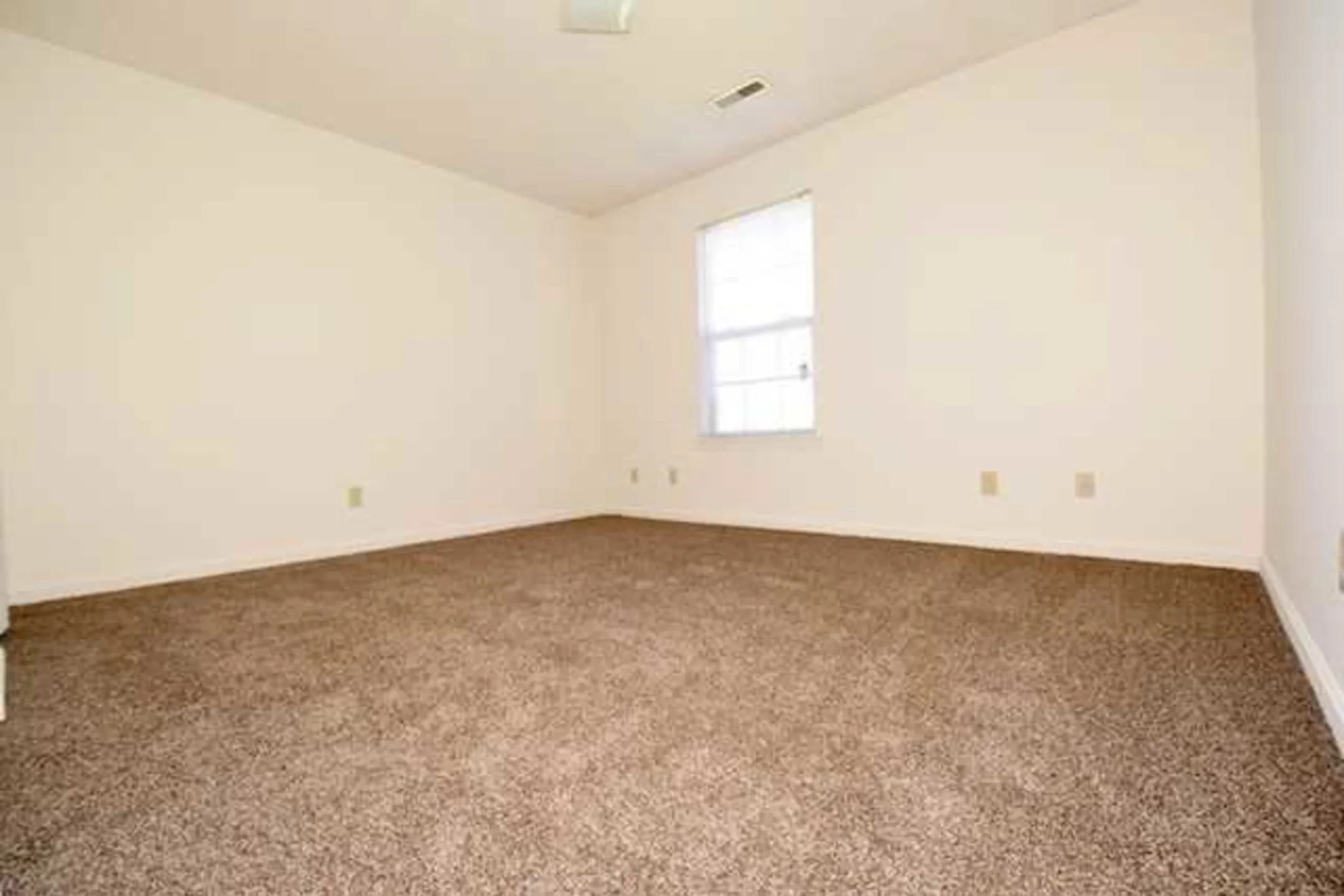 Bedroom - Ashley Square Apartments - Jeffersonville, IN