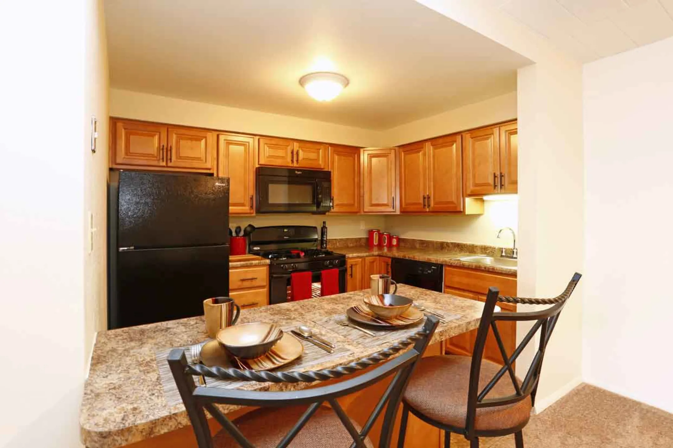 Kitchen - Monroeville Apartments at LaVale Apartments - Monroeville, PA