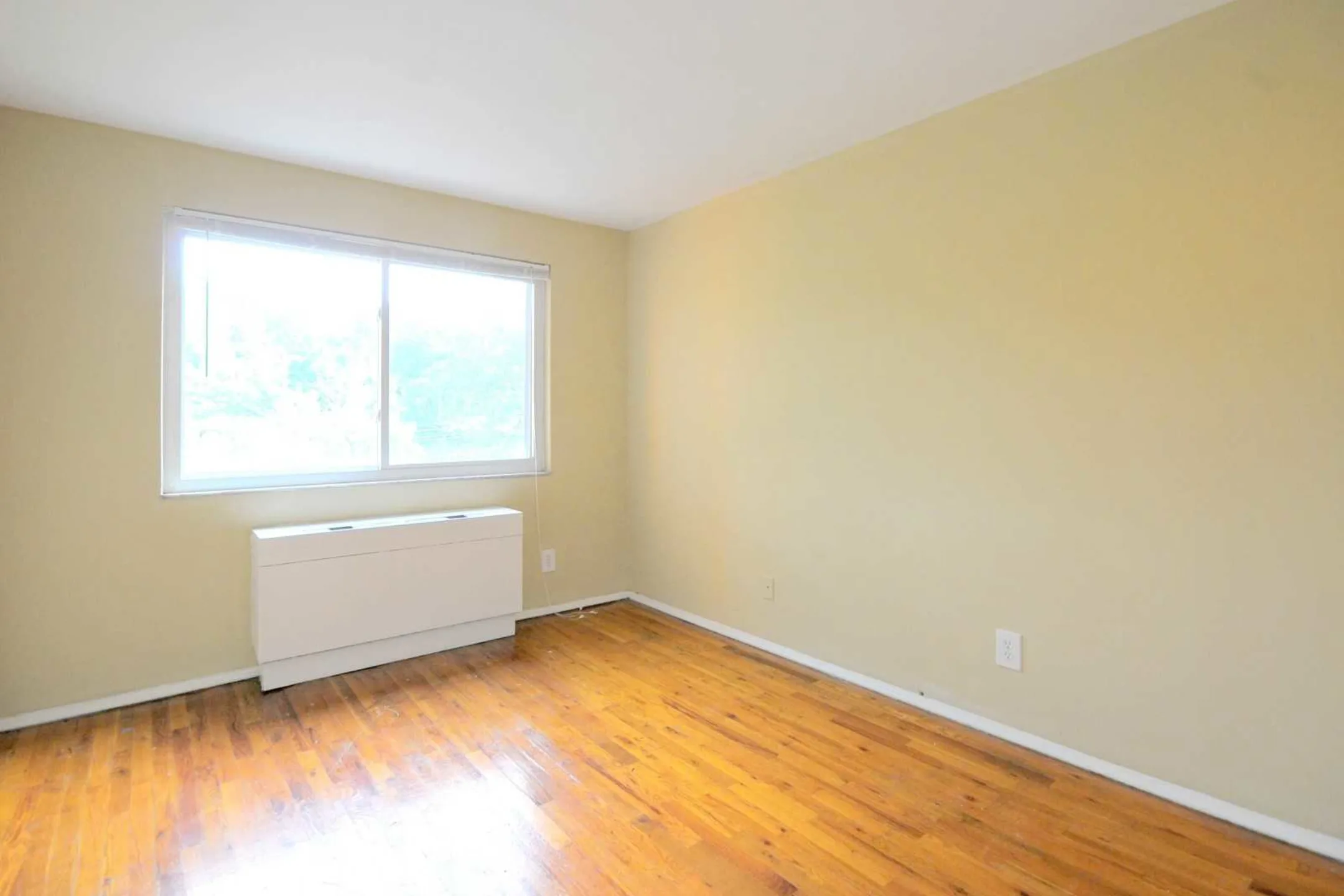 Bedroom - The Cliffs Apartments & Dixmyth Hills - Cincinnati, OH