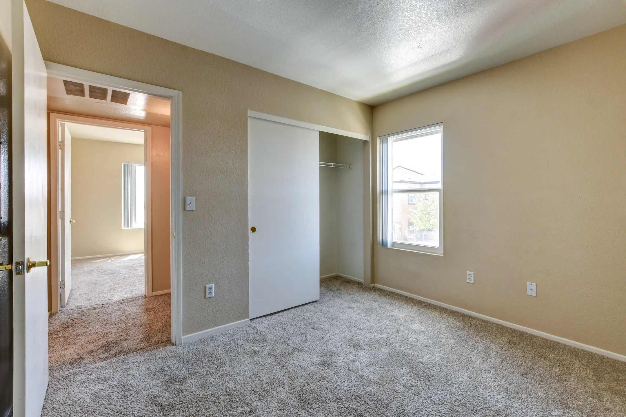 Pinehurst Apartments Las Vegas, NV 89118