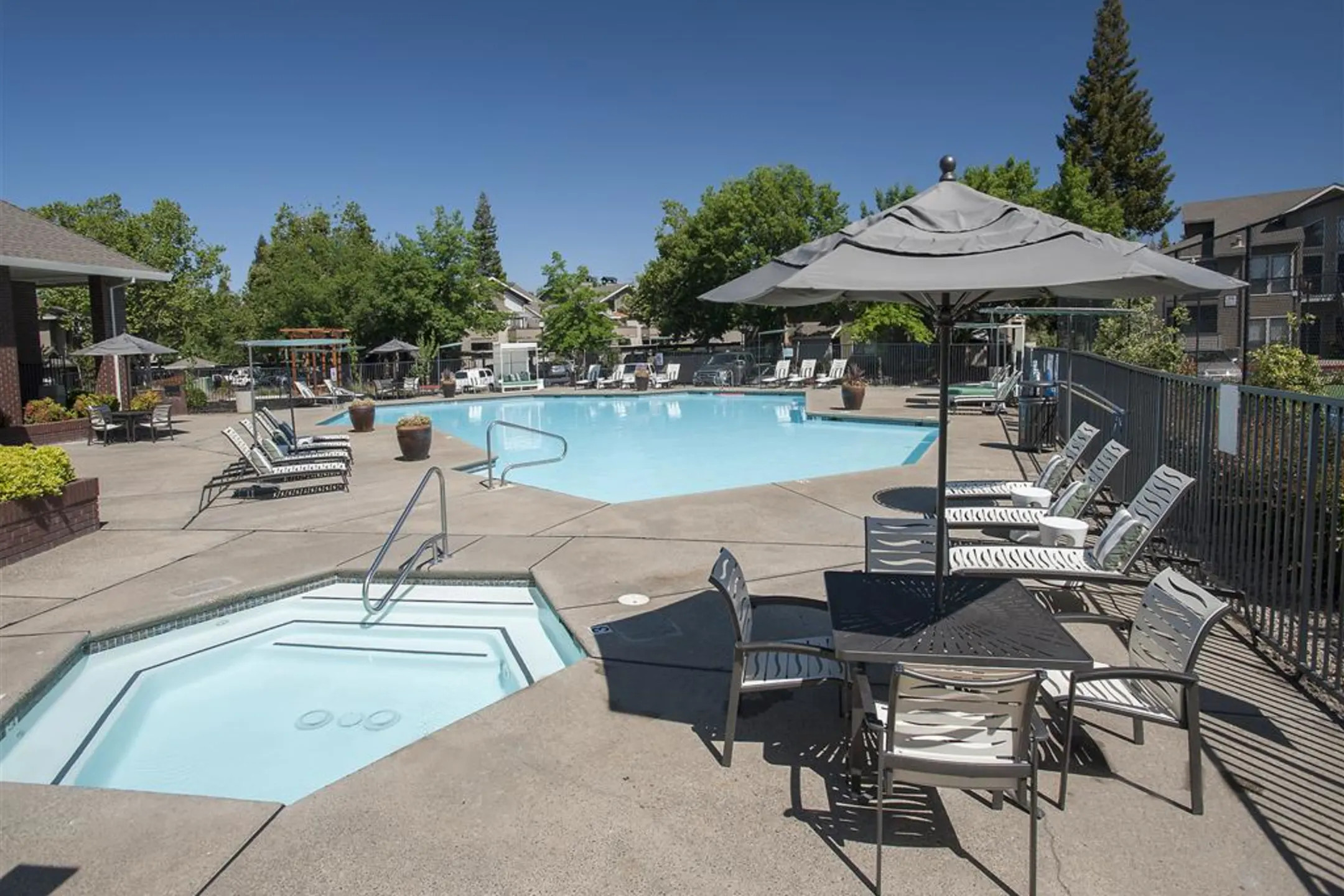 Deer Creek Apartments Roseville