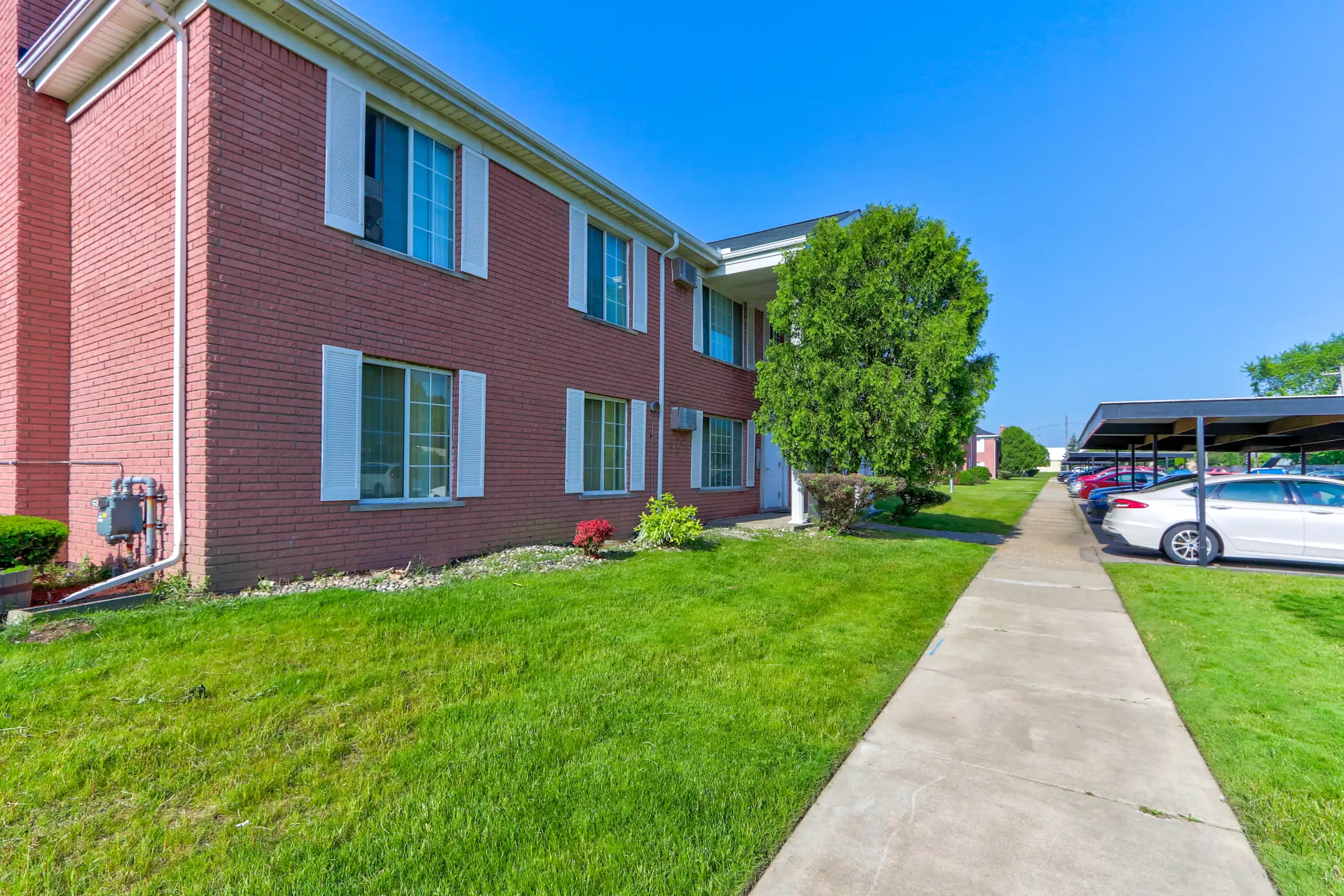 Centerline Plaza Apartments Center Line, MI 48015