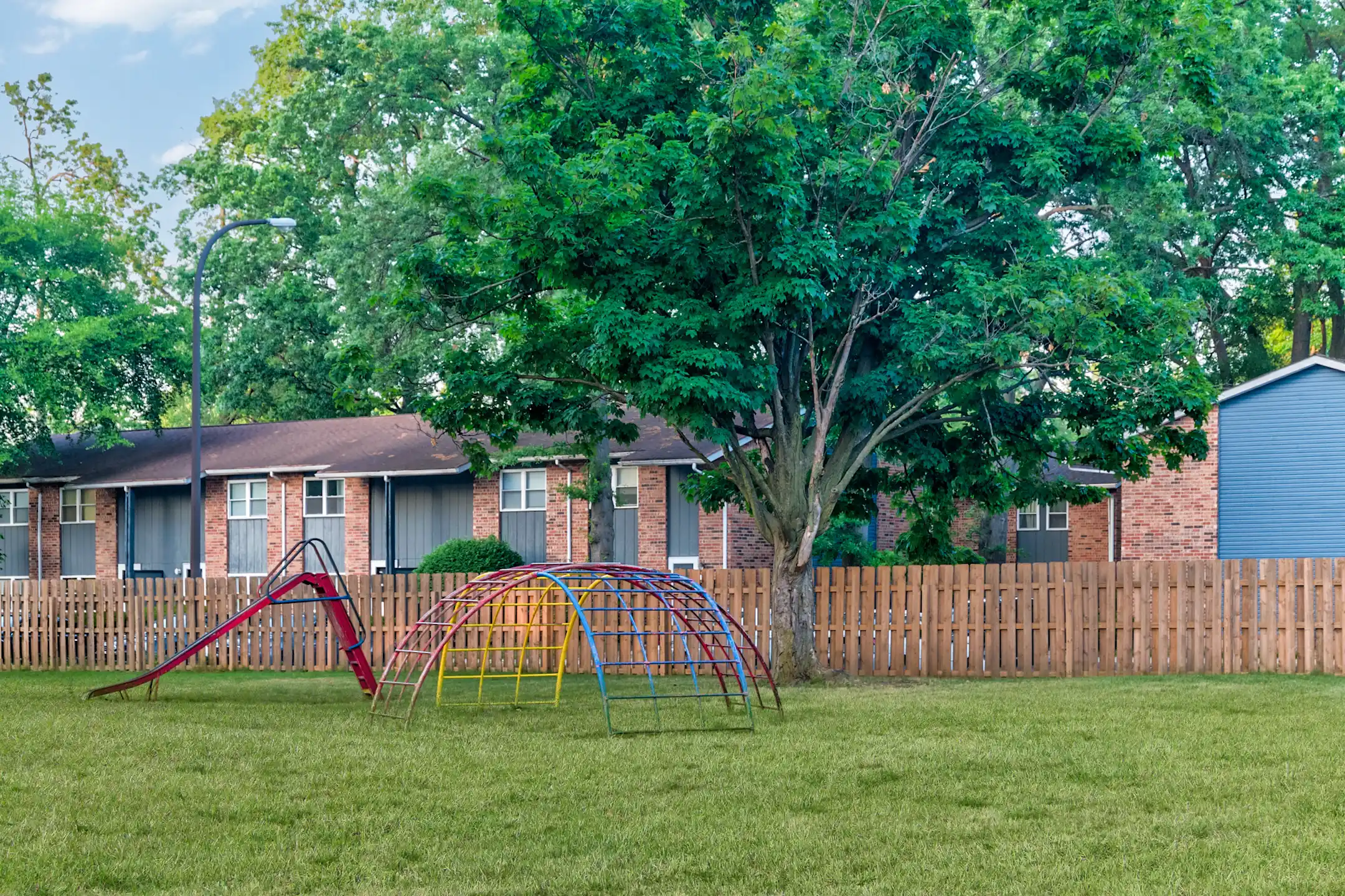 Pin Oak Manor /The Reserve at Pin Oak Apartments Mishawaka, IN 46545