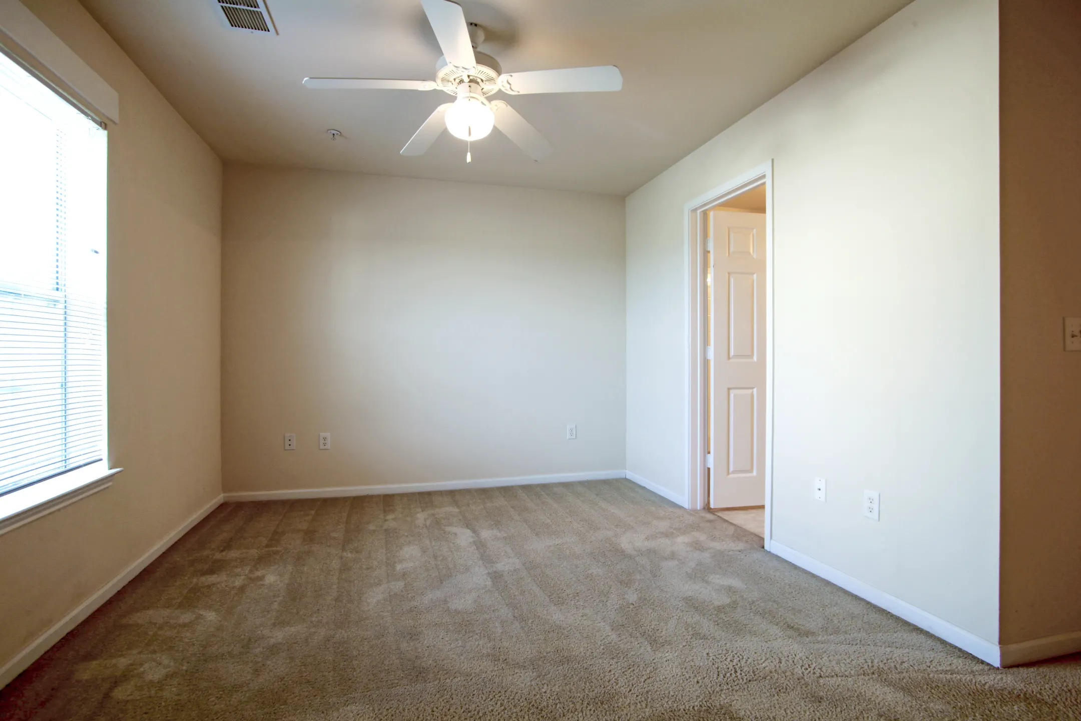 Village Place Apartments - Gulfport, MS 39503