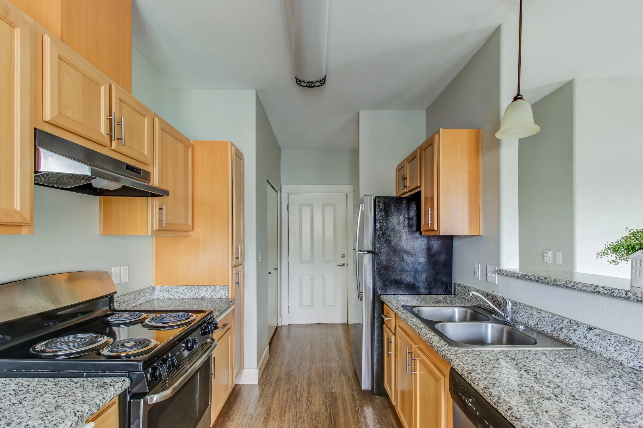 Kitchen - RiverBend Apartments - Albany, OR