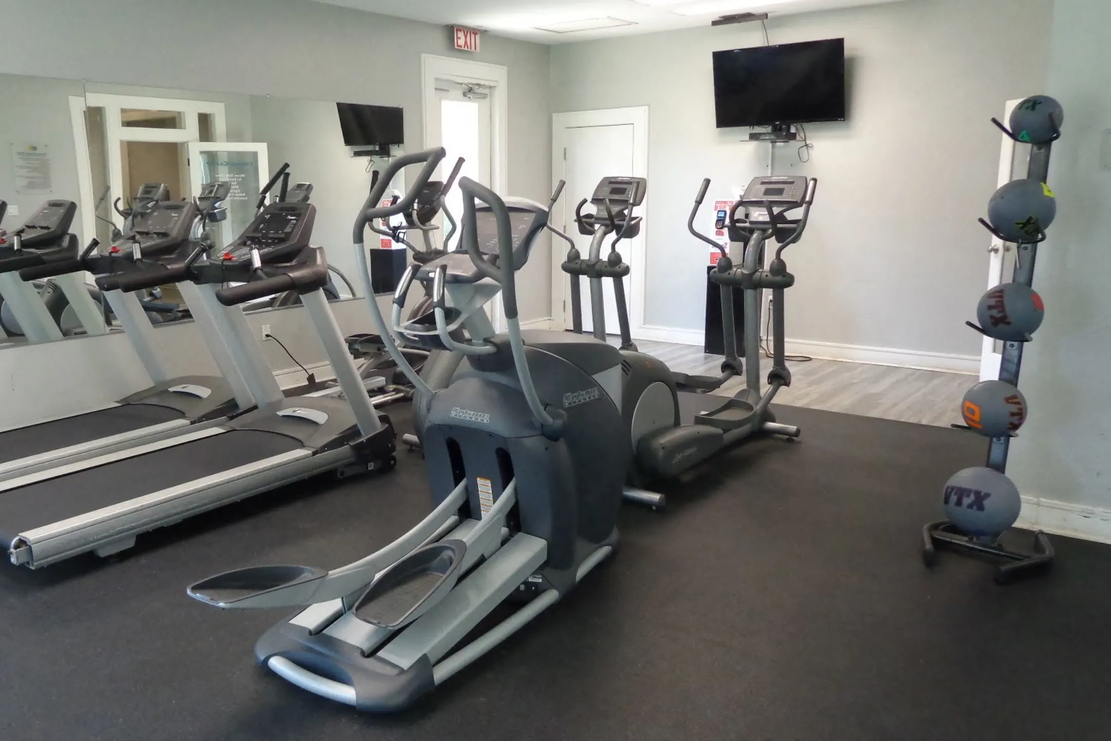 Peninsula Grove Apartments 2018 Cunningham Dr Hampton, VA