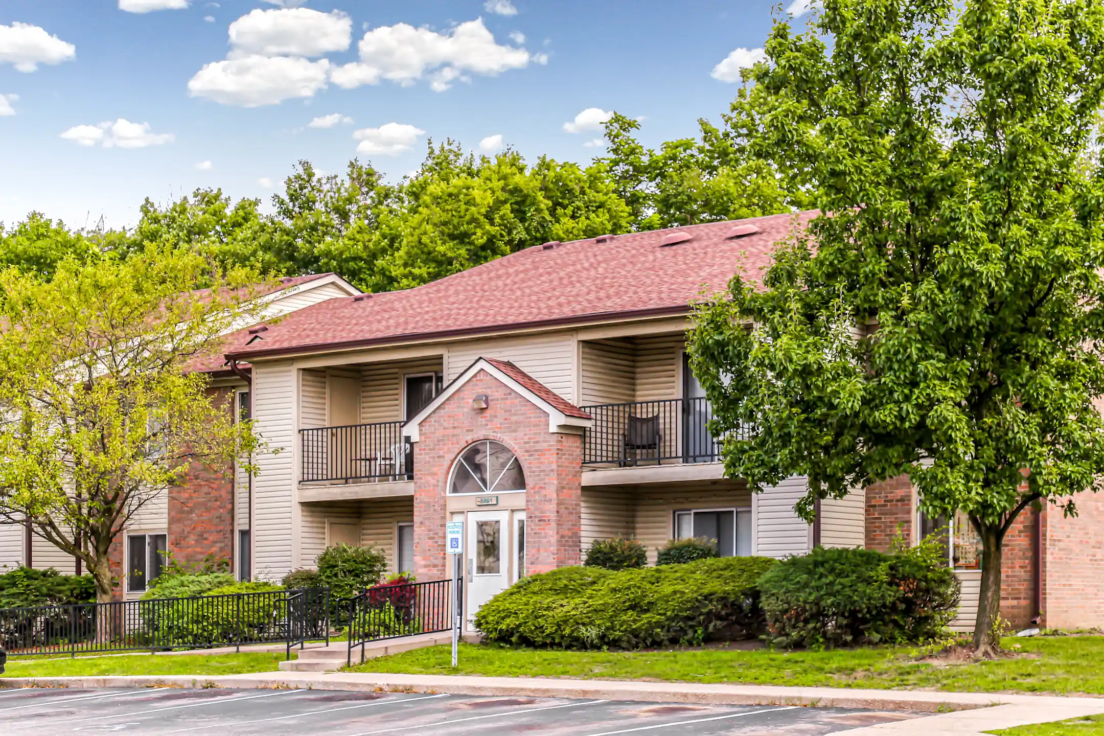 Creekside Square Apartments 5836 Hunnewell Dr Indianapolis, IN