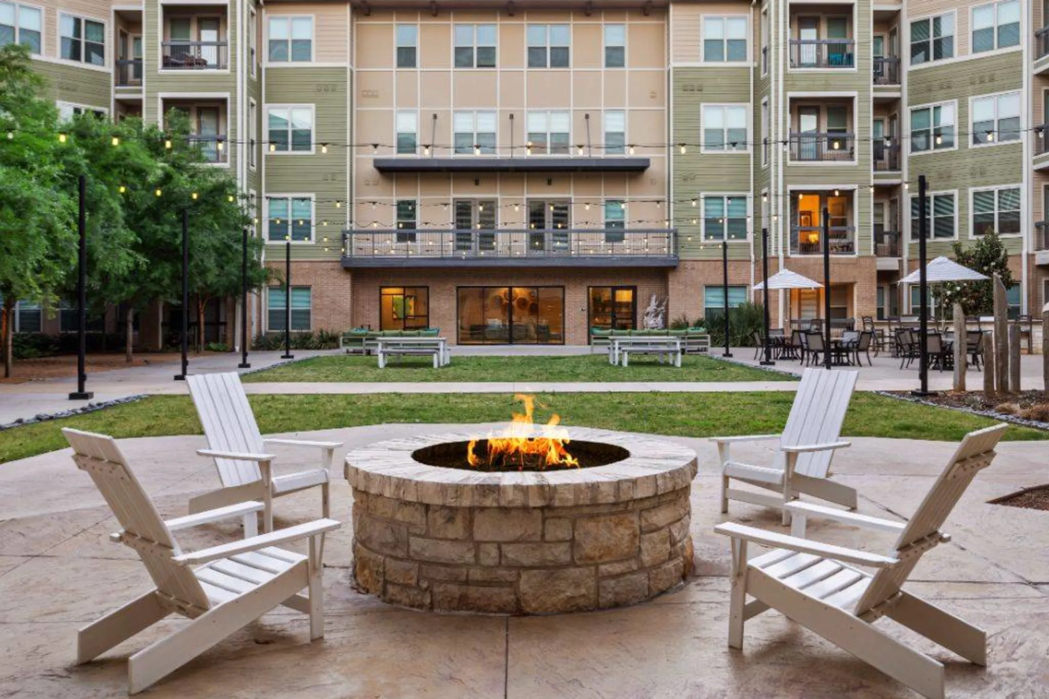 The Roosevelt at Arlington Commons 425 East Lamar Boulevard