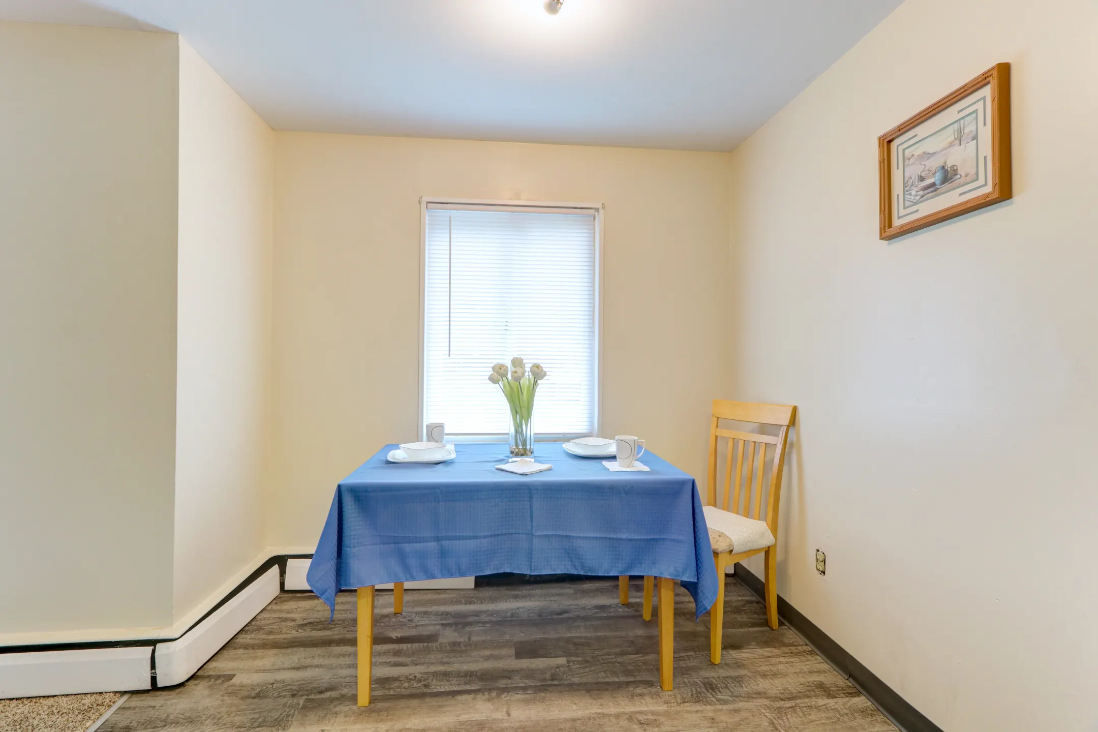 Dining Room - Seneca Oaks Apartments - Youngstown, OH
