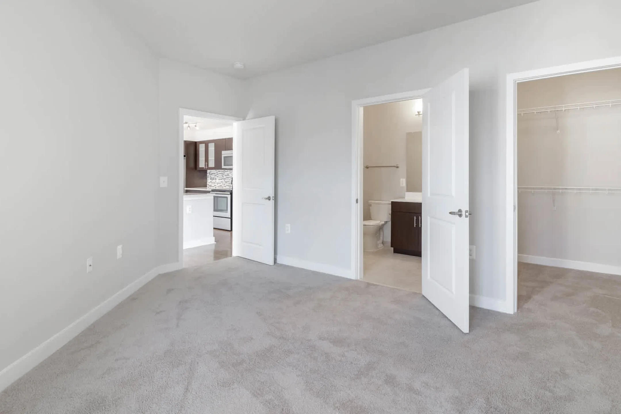 Bedroom - Radiant Fairfax Ridge Apartments - Fairfax, VA