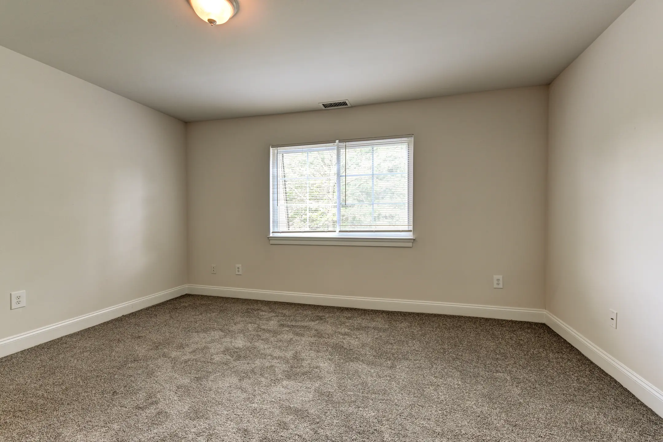 Bedroom - The Courtyards - Beverly, NJ