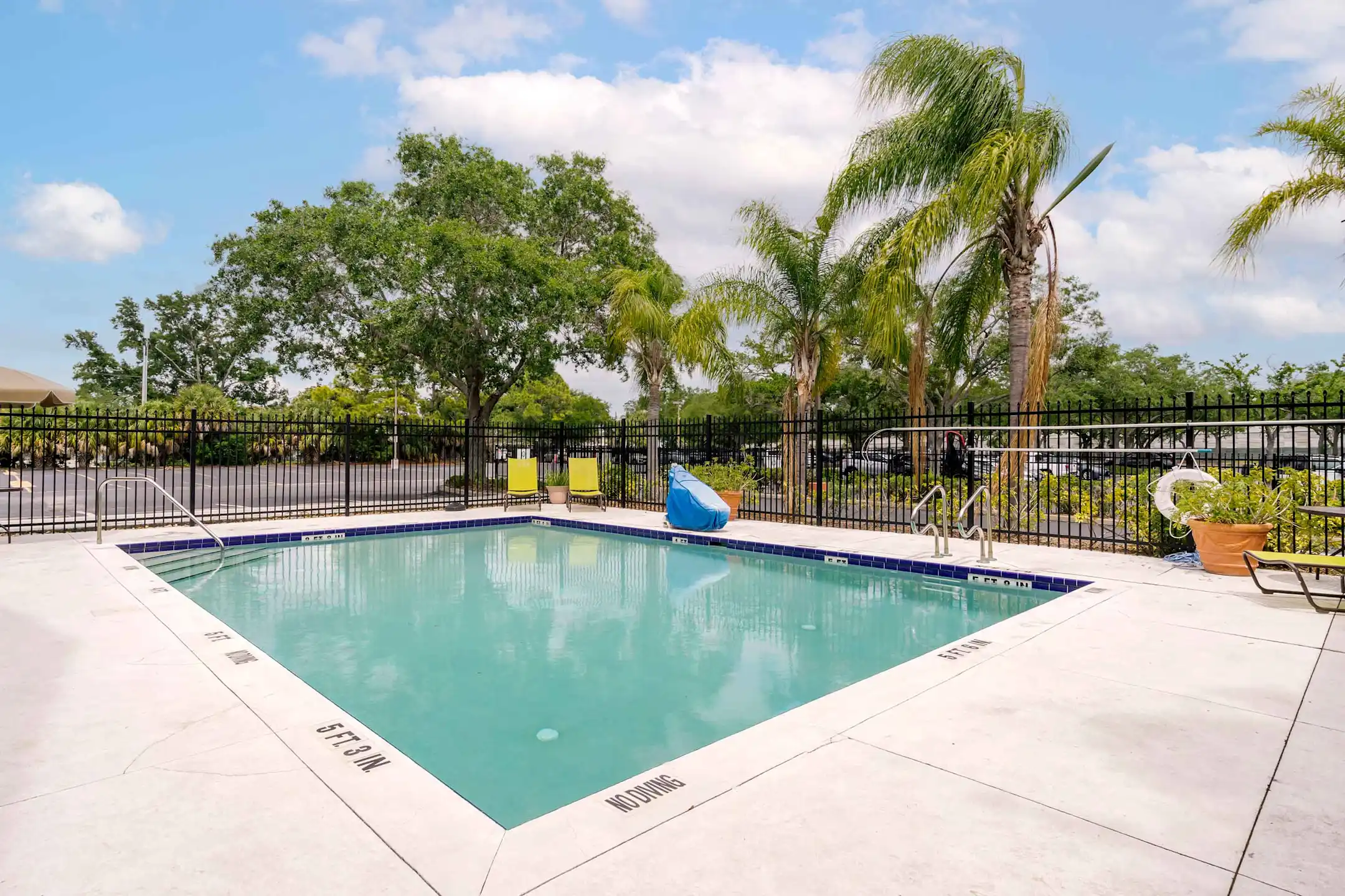 Furnished Studio Tampa Airport Memorial Hwy. 4811 Memorial