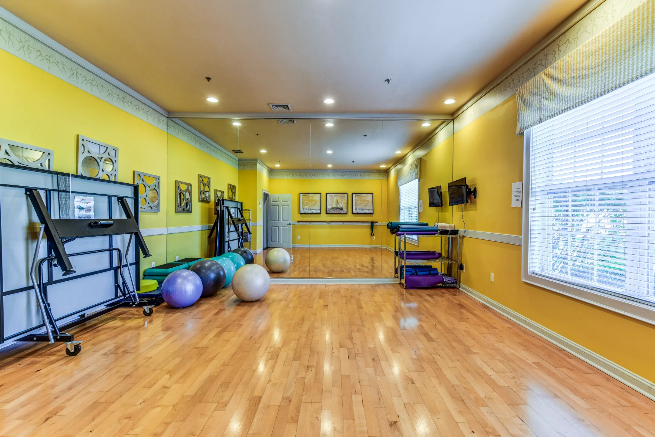 Fitness Weight Room - Woodbridge Hills - Woodbridge, NJ