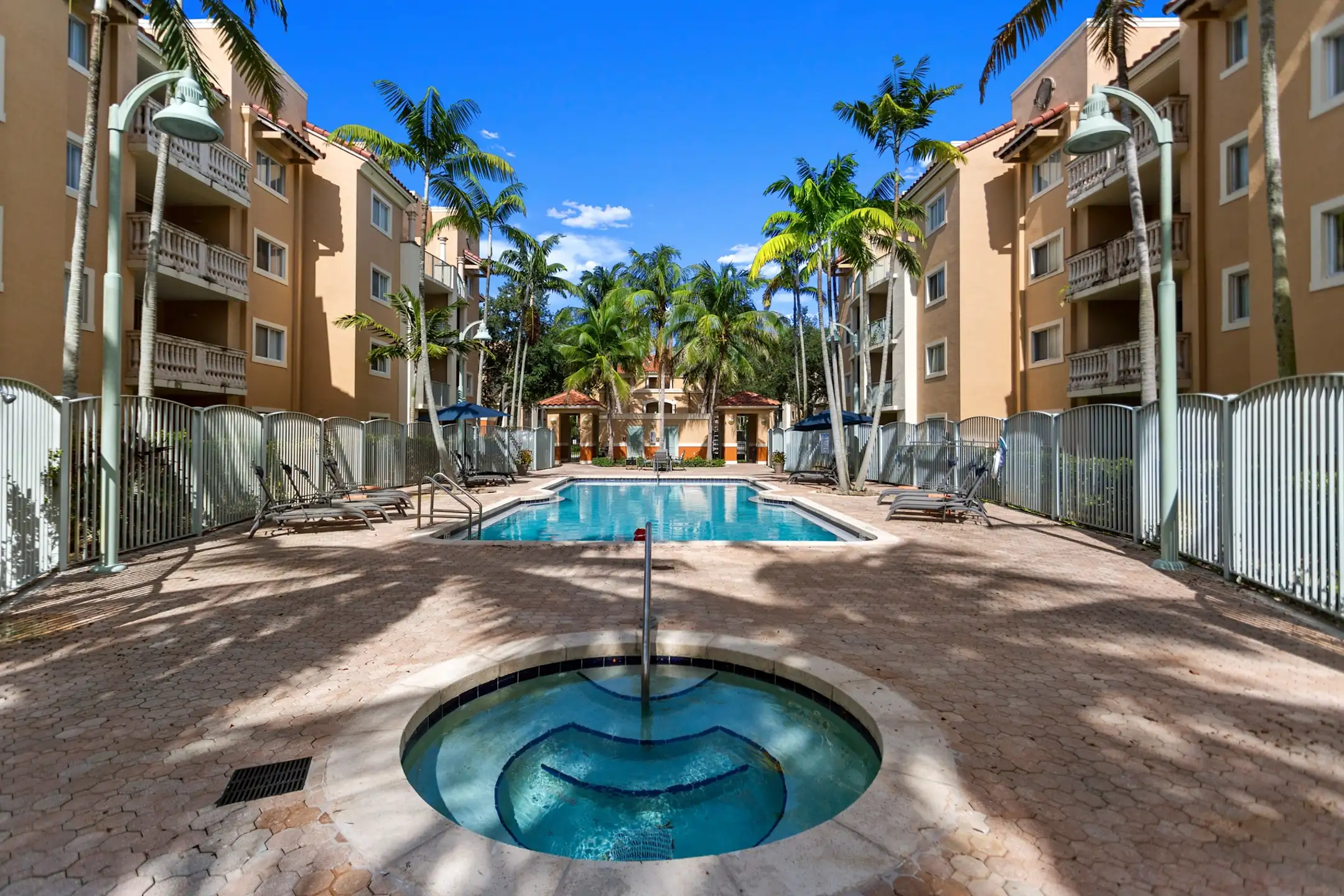 Sunrise Village Apartments - Sunrise, FL 33351