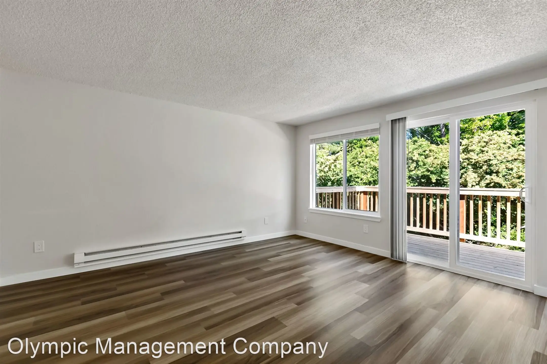 Living Room - The Jackson Apartments - Port Orchard, WA