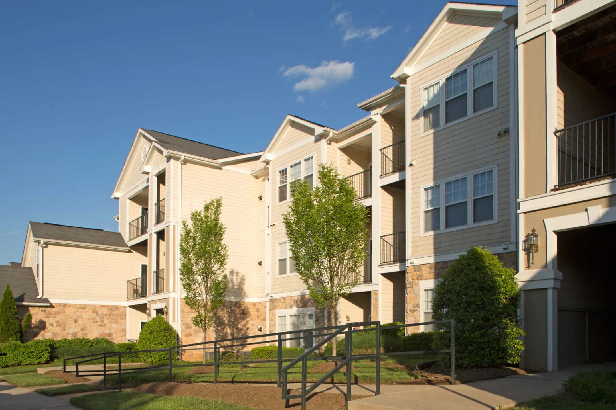 The Reserve at Fairfax Corner Apartments - Fairfax, VA 22030