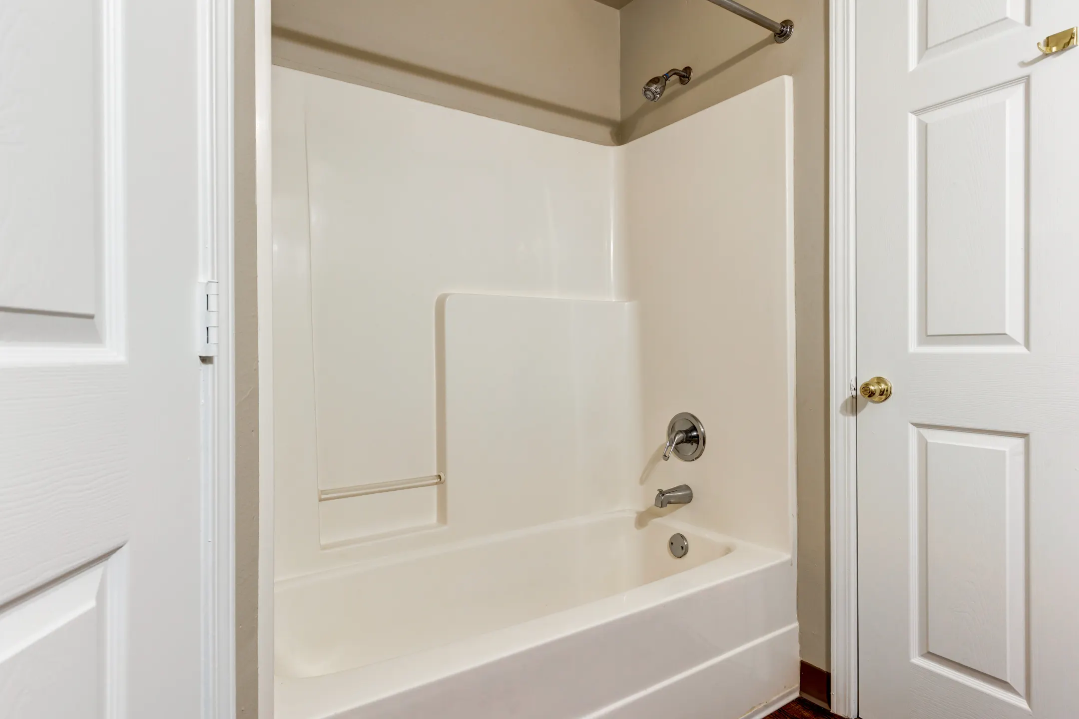 Bathroom - Cypress Lake - Biloxi, MS