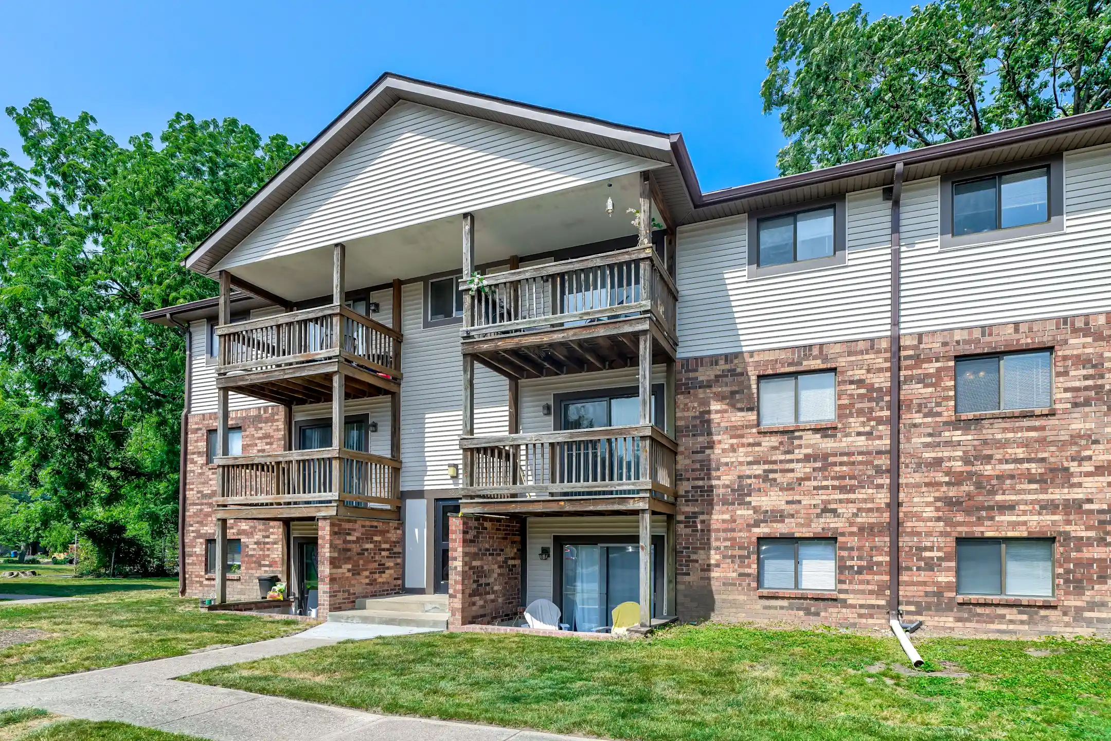 Broad Ripple Trails 5220 Luzzane Ln Indianapolis, IN Apartments for