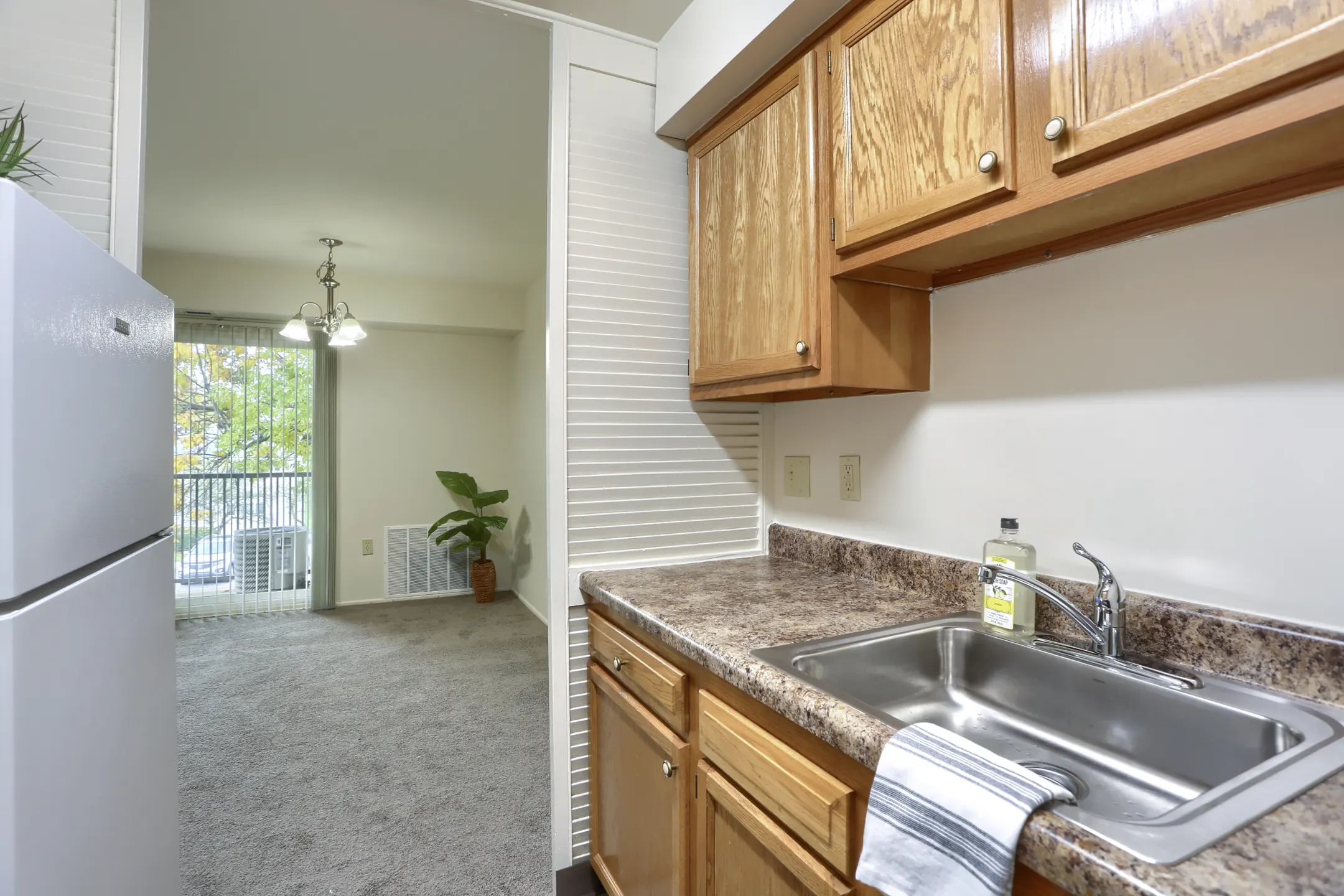 Kitchen - Long Meadows Apartments - Camp Hill, PA