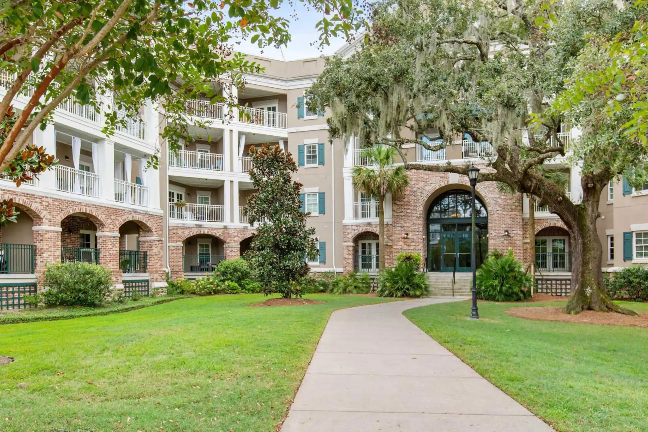 Simmons Park Apartments Daniel Island, SC 29492