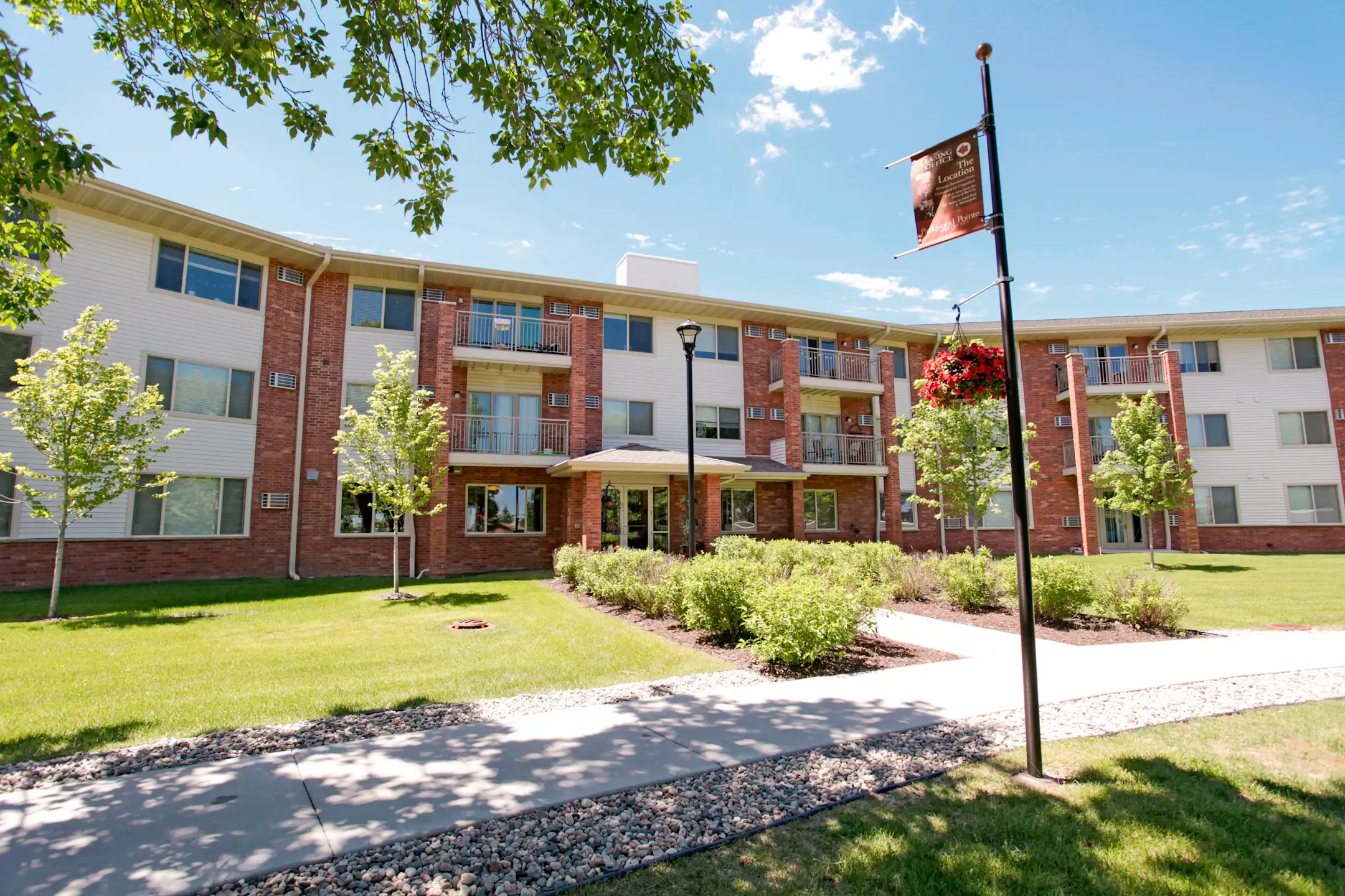 Parkwood Pointe Apartments Apartments Burnsville, MN 55337
