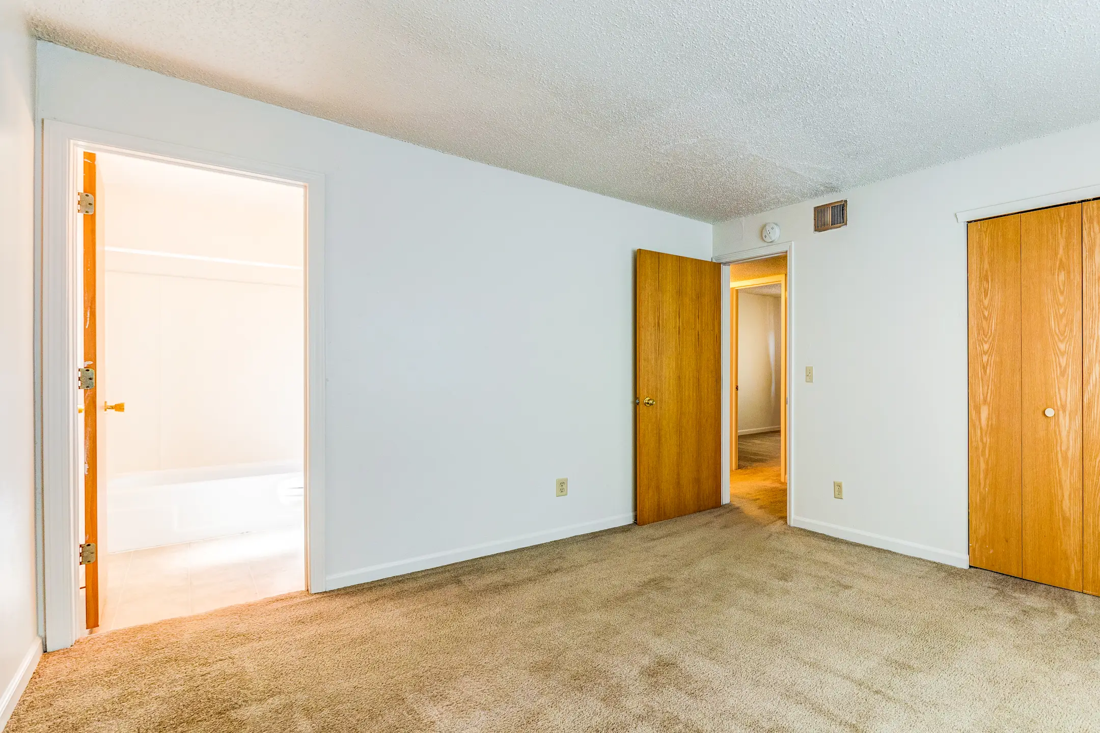 Emerald Court Apartments 535 Emerald St Iowa City, IA Apartments