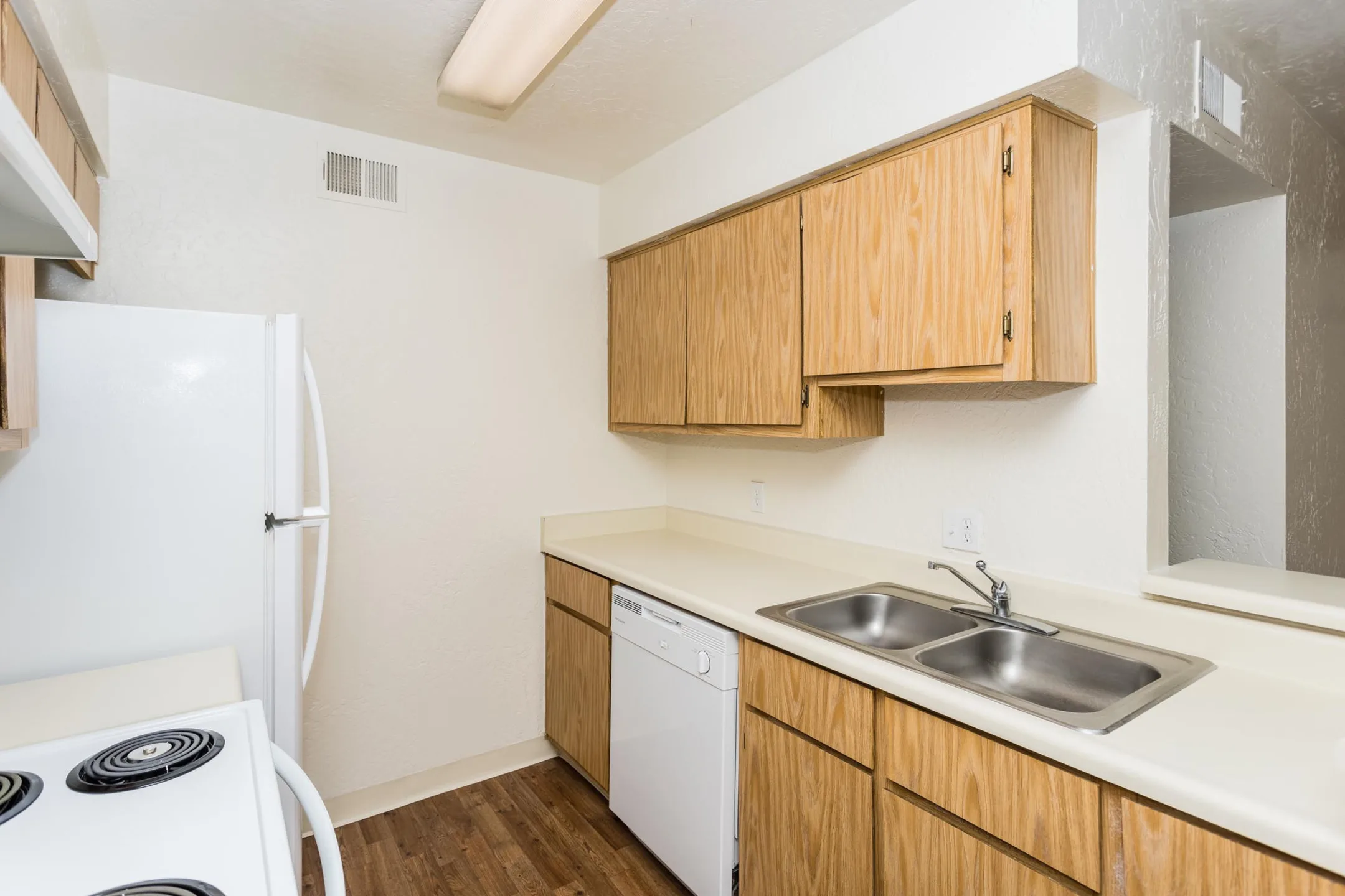 Kitchen - University Square Apartments - Flagstaff, AZ