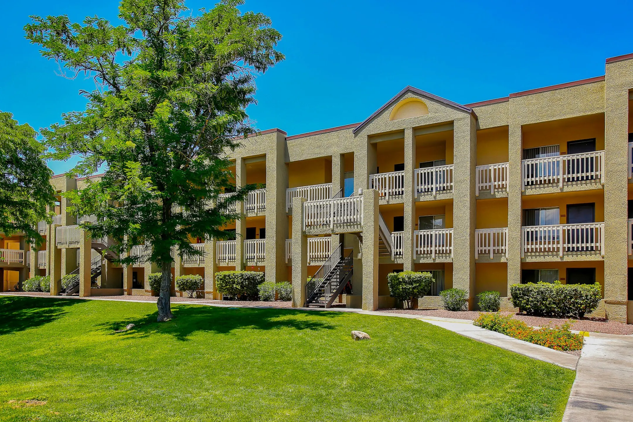 Pavilions at Pantano Apartments - Tucson, AZ 85710