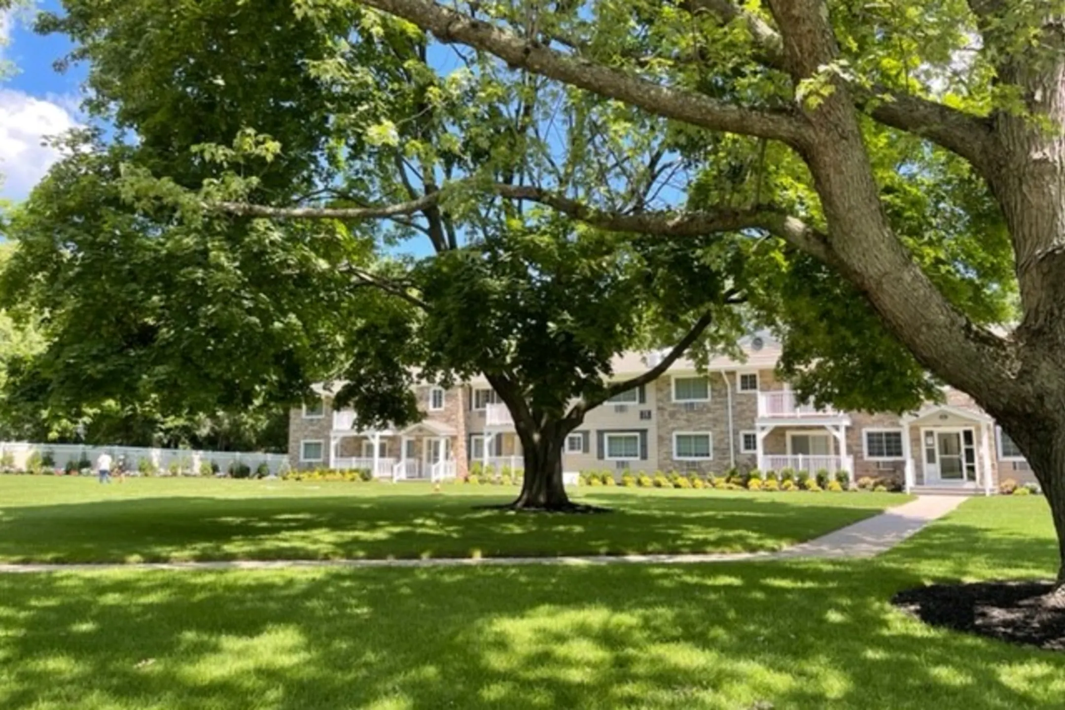 Fairfield Courtyard at Lake Grove Apartments Lake Grove, NY 11755