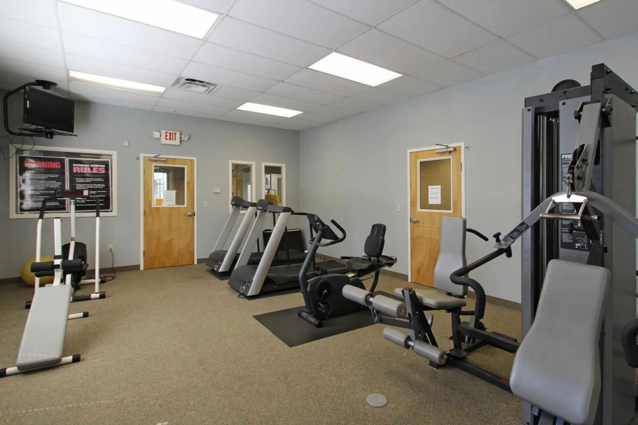 Fitness Weight Room - River Run Apartments - Warren, OH
