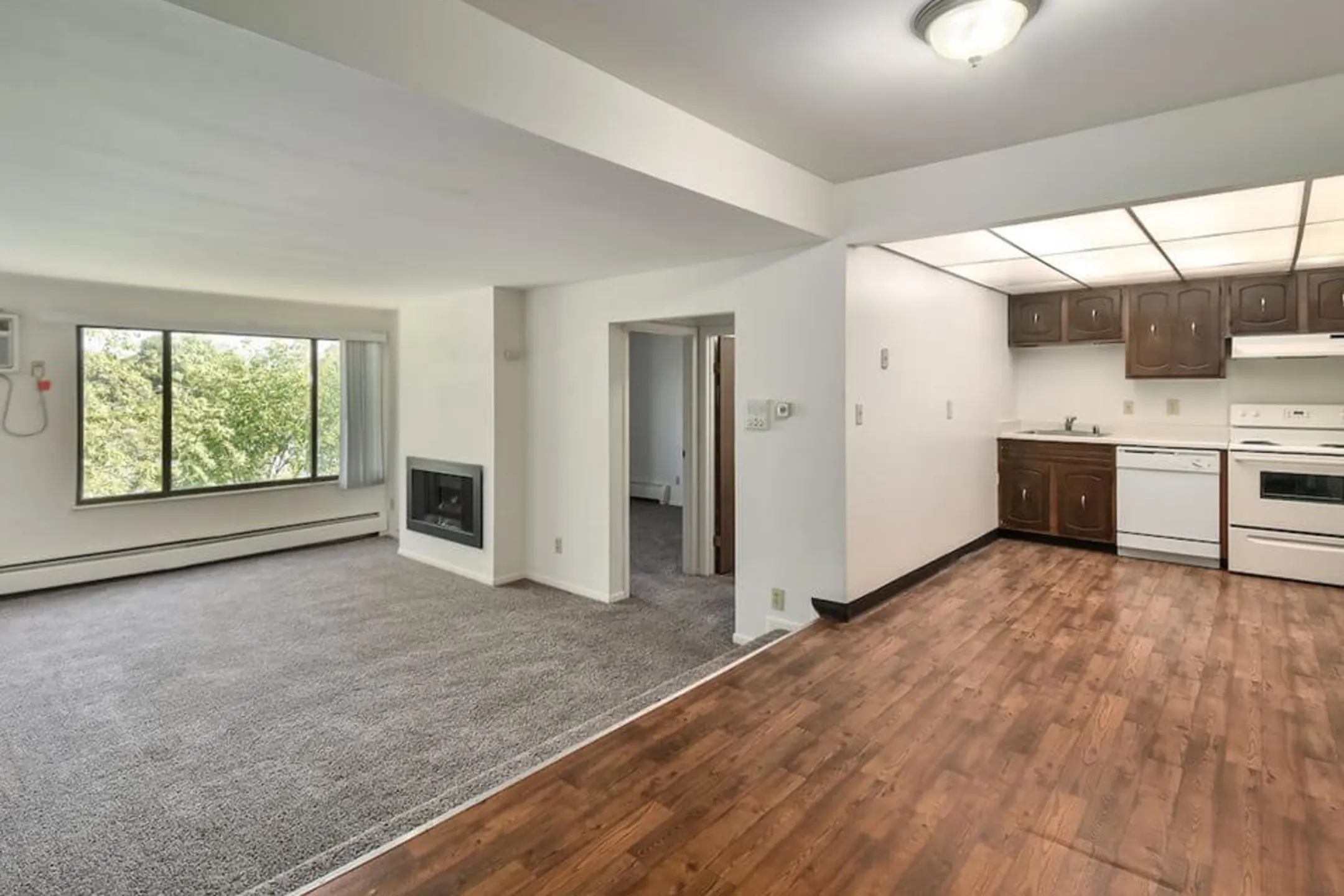 Living Room - Glenbrook Apartments - Milwaukee, WI