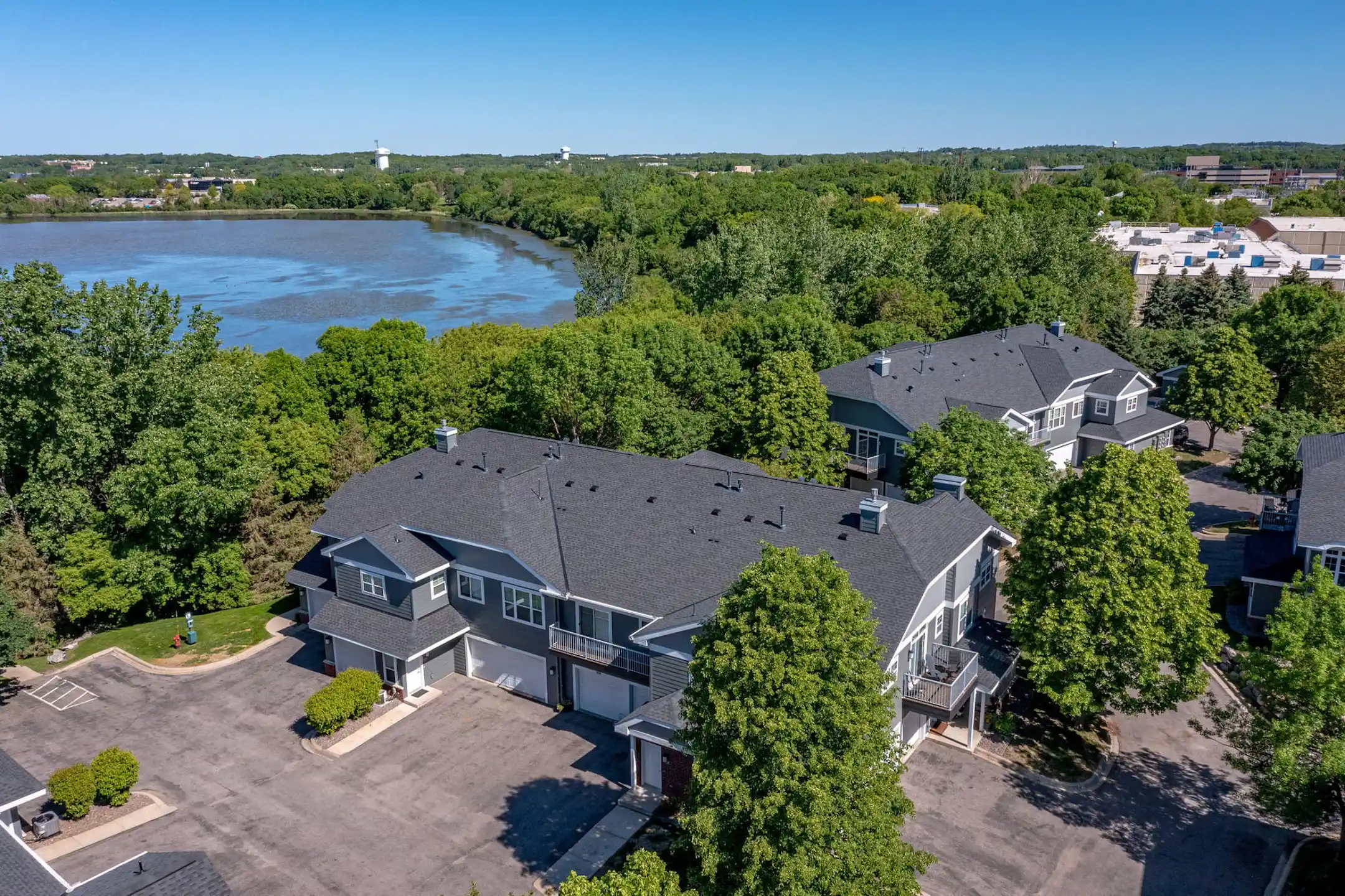 Lake Hazeltine Woods Apartments Chaska, MN 55318