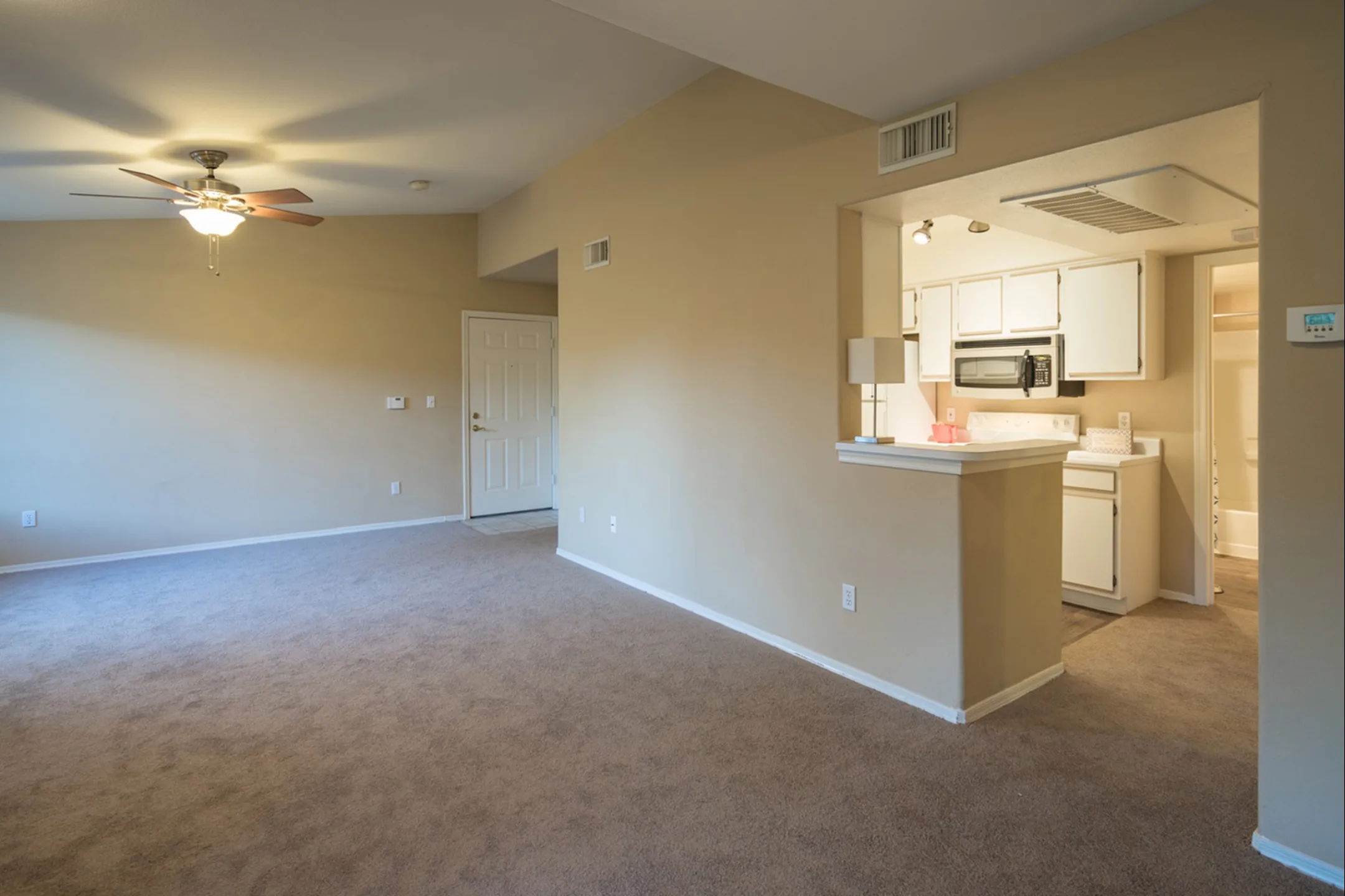 Living Room - The Summit at Flagstaff - Flagstaff, AZ