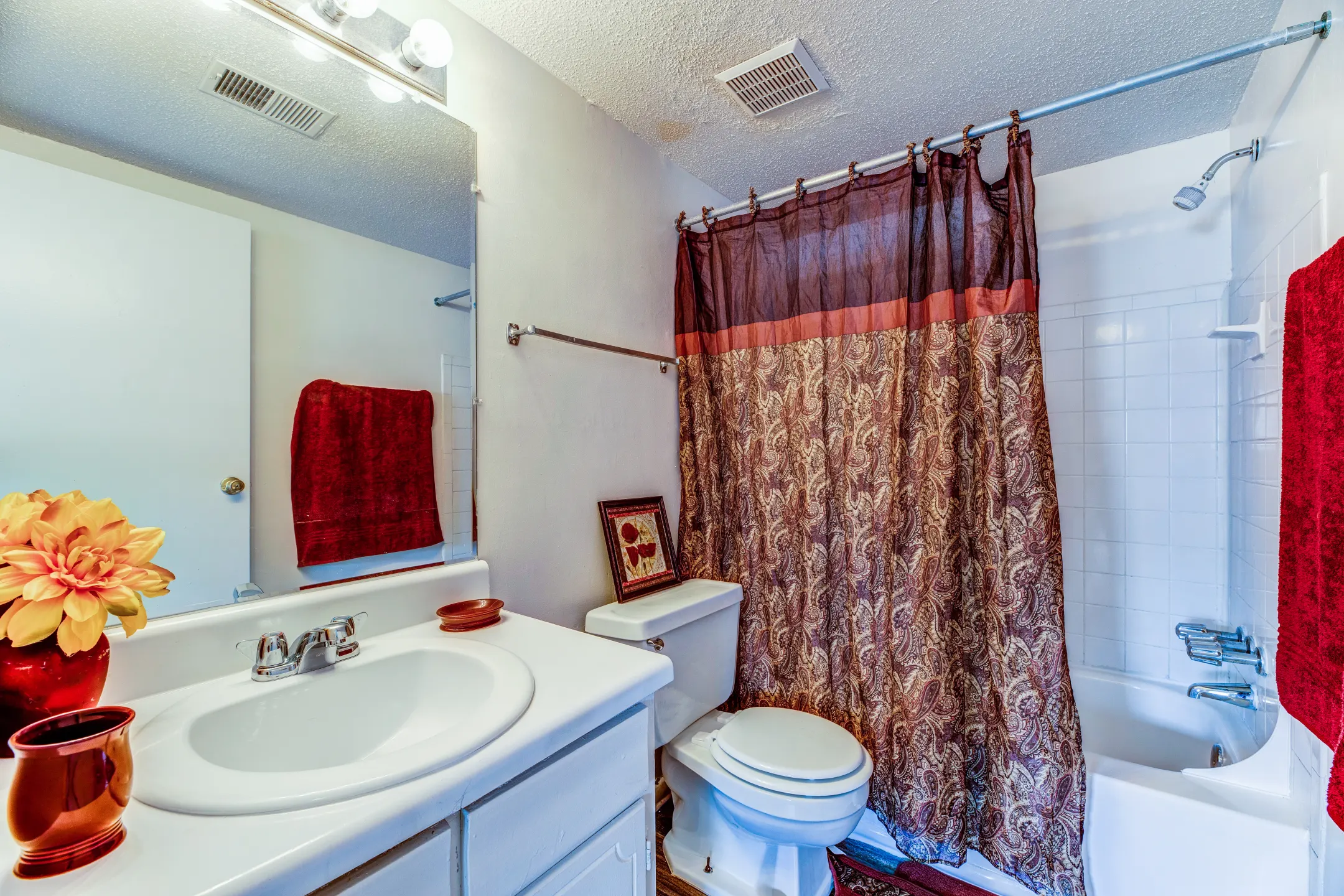 Bathroom - Crown Pointe - Spartanburg, SC